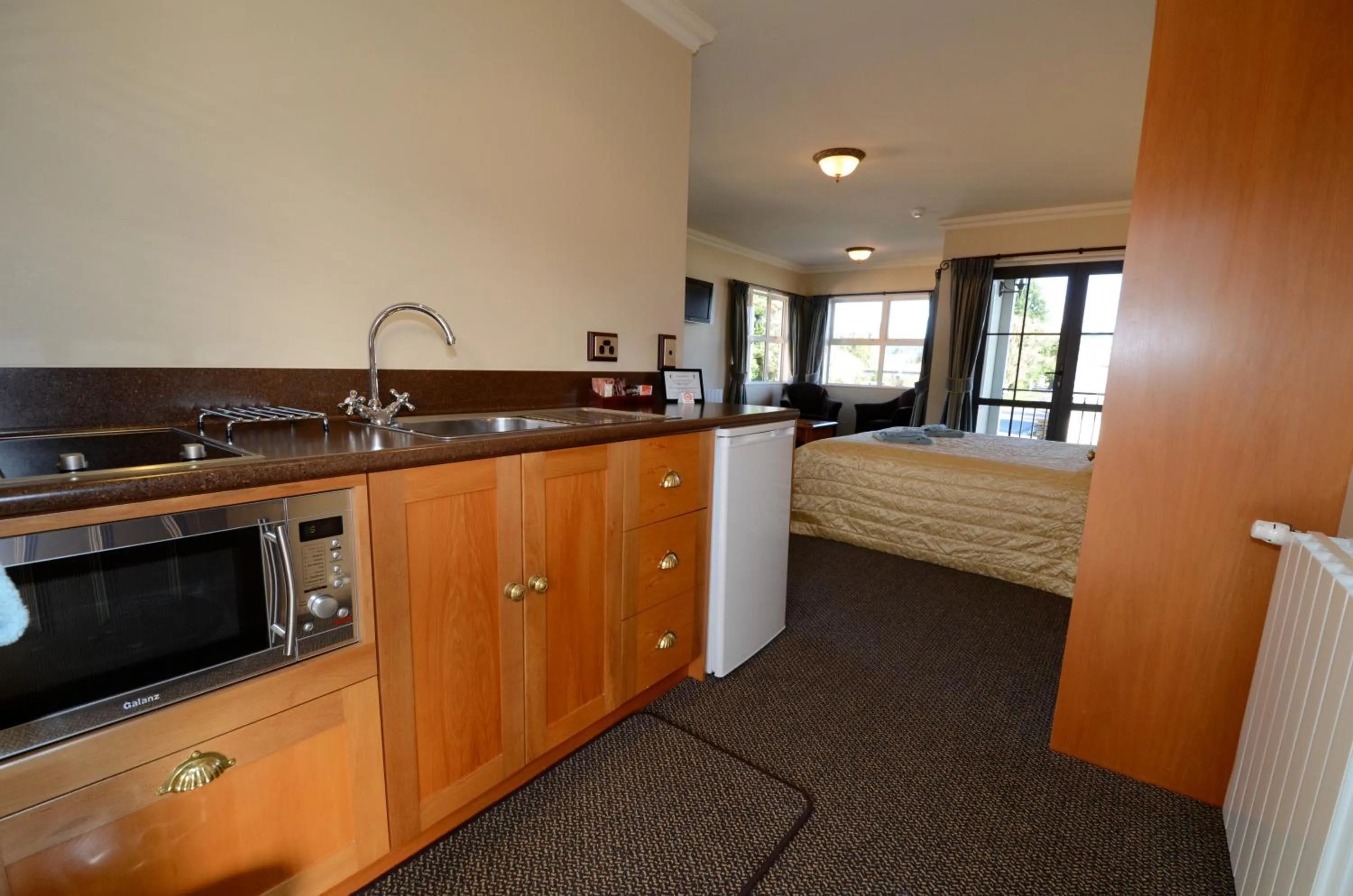 Day in Lantern Court Motel