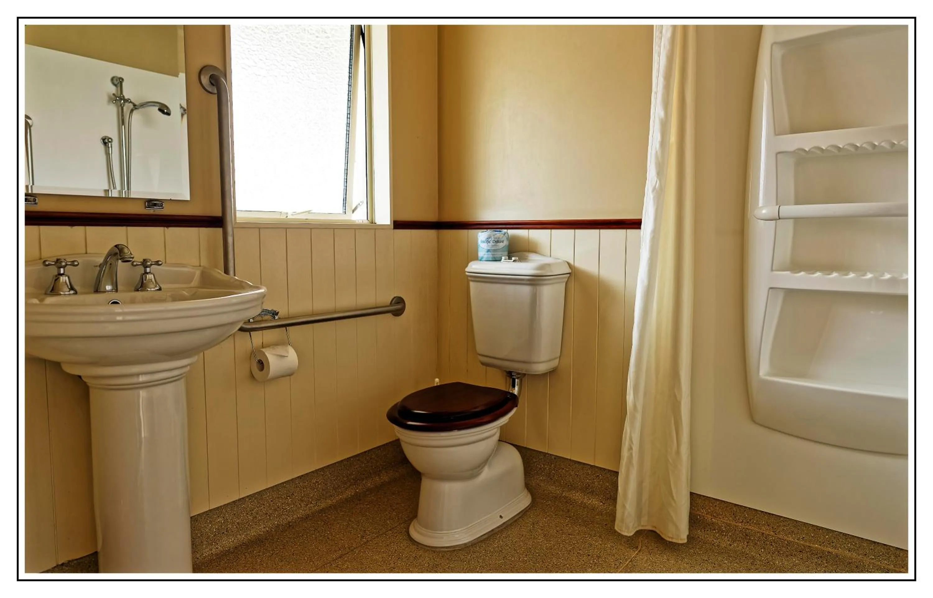 Toilet in Lantern Court Motel