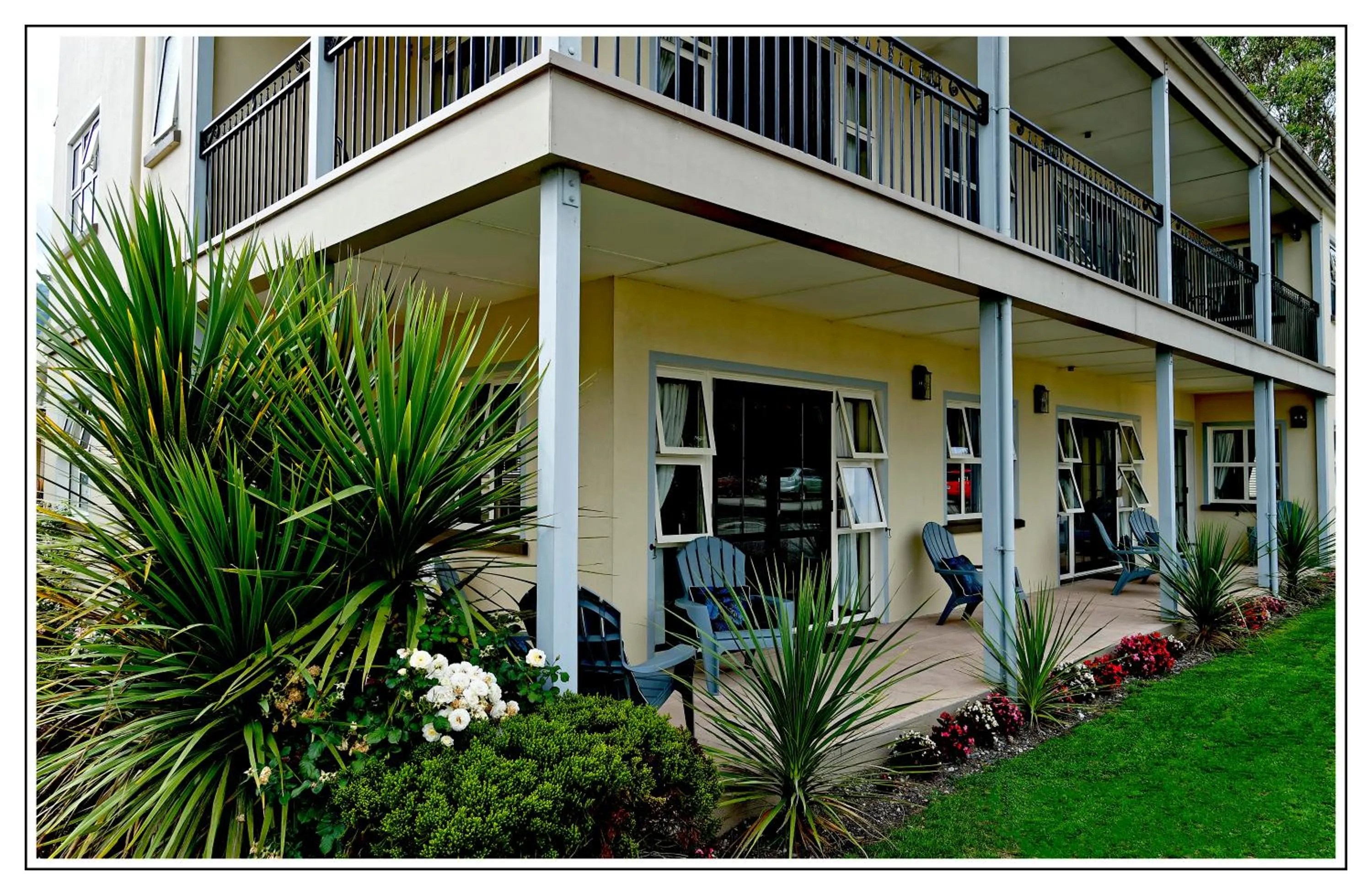 Property building in Lantern Court Motel