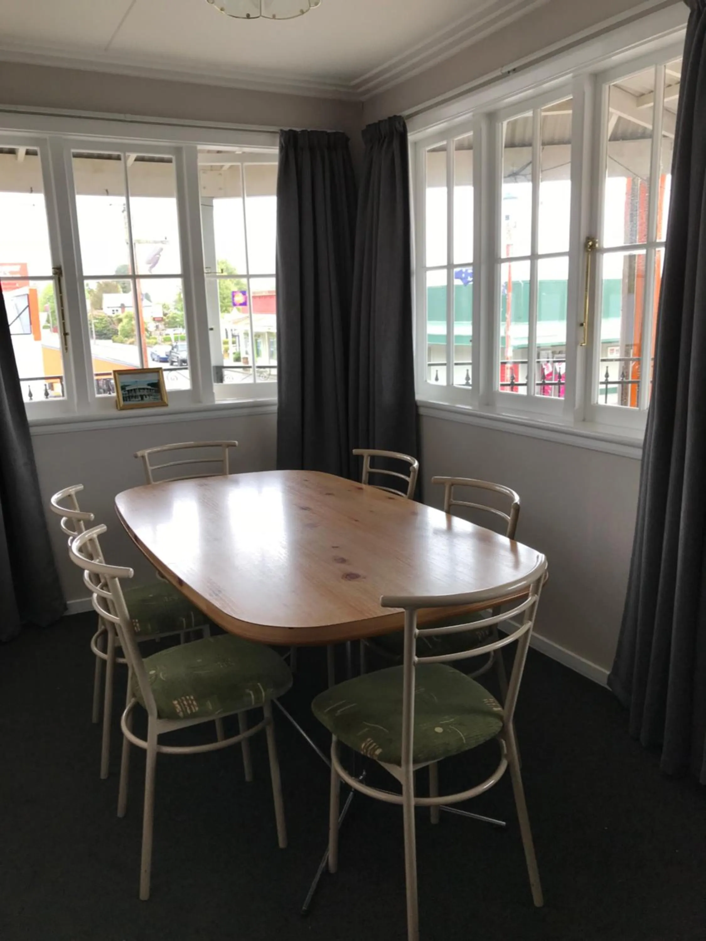 Dining area in Lantern Court Motel