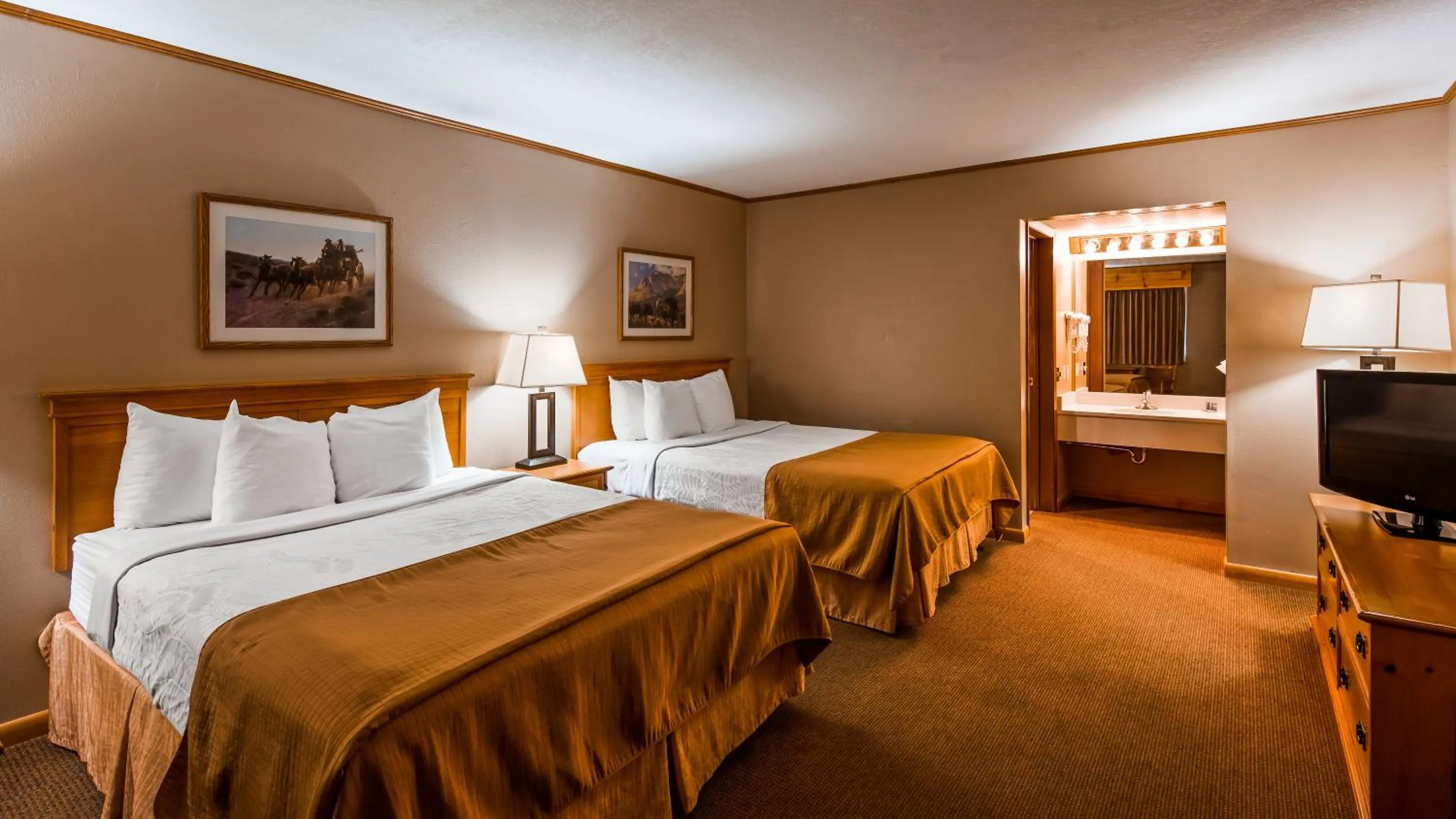 Bedroom, Bed in Deadwood Miners Hotel & Restaurant