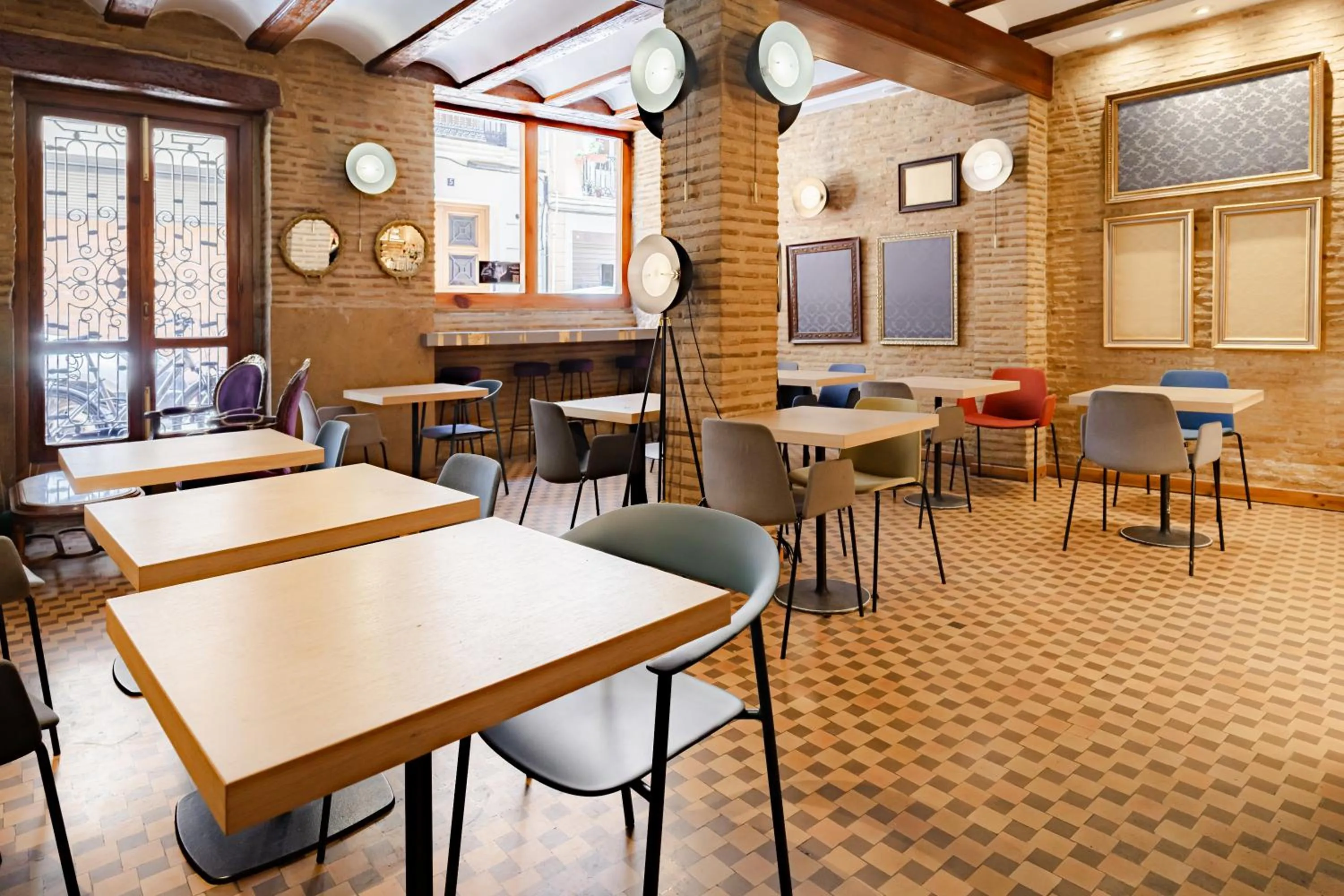 Restaurant/places to eat in Ad Hoc Monumental 1881