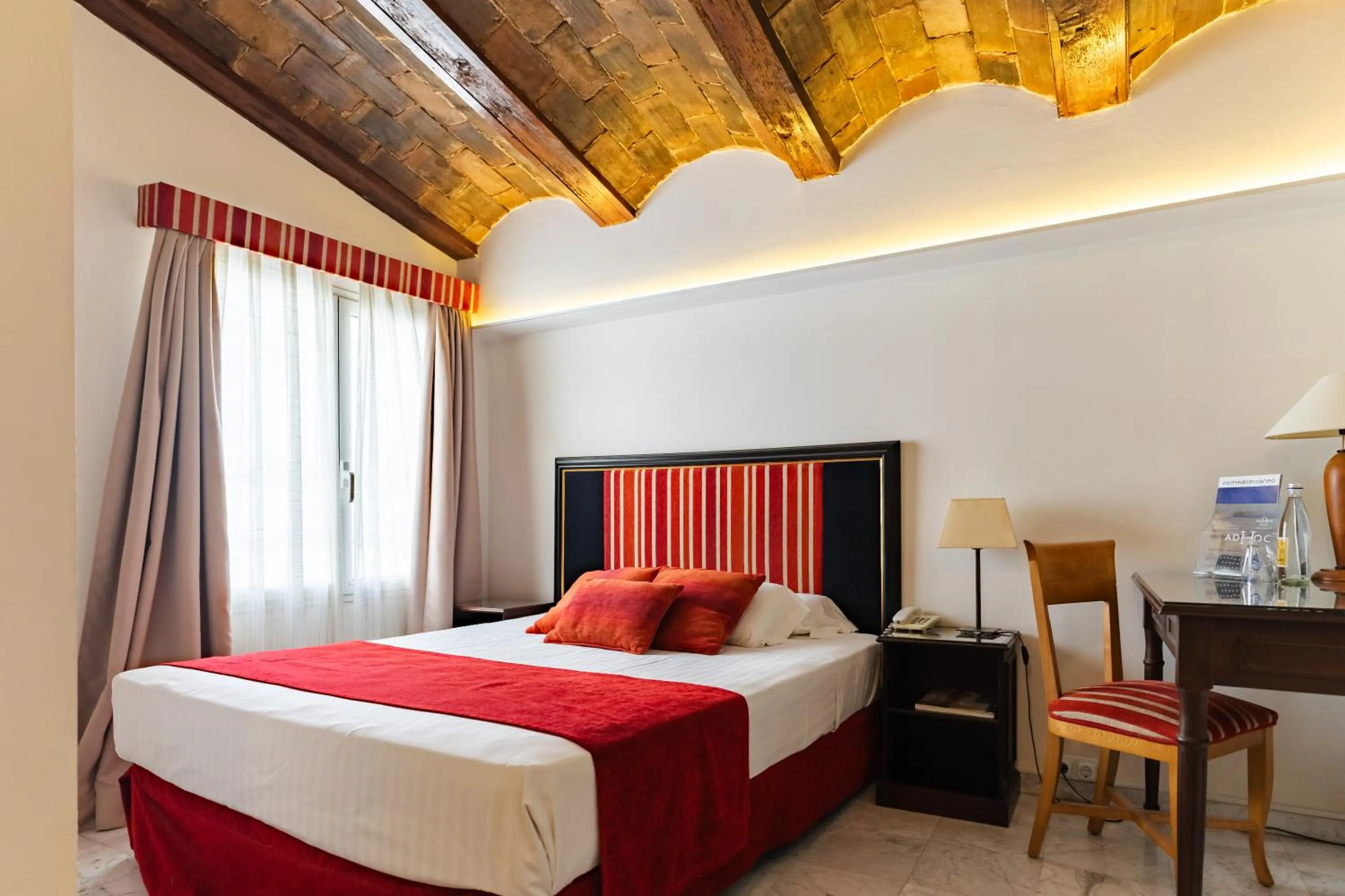 Bed in Ad Hoc Monumental 1881