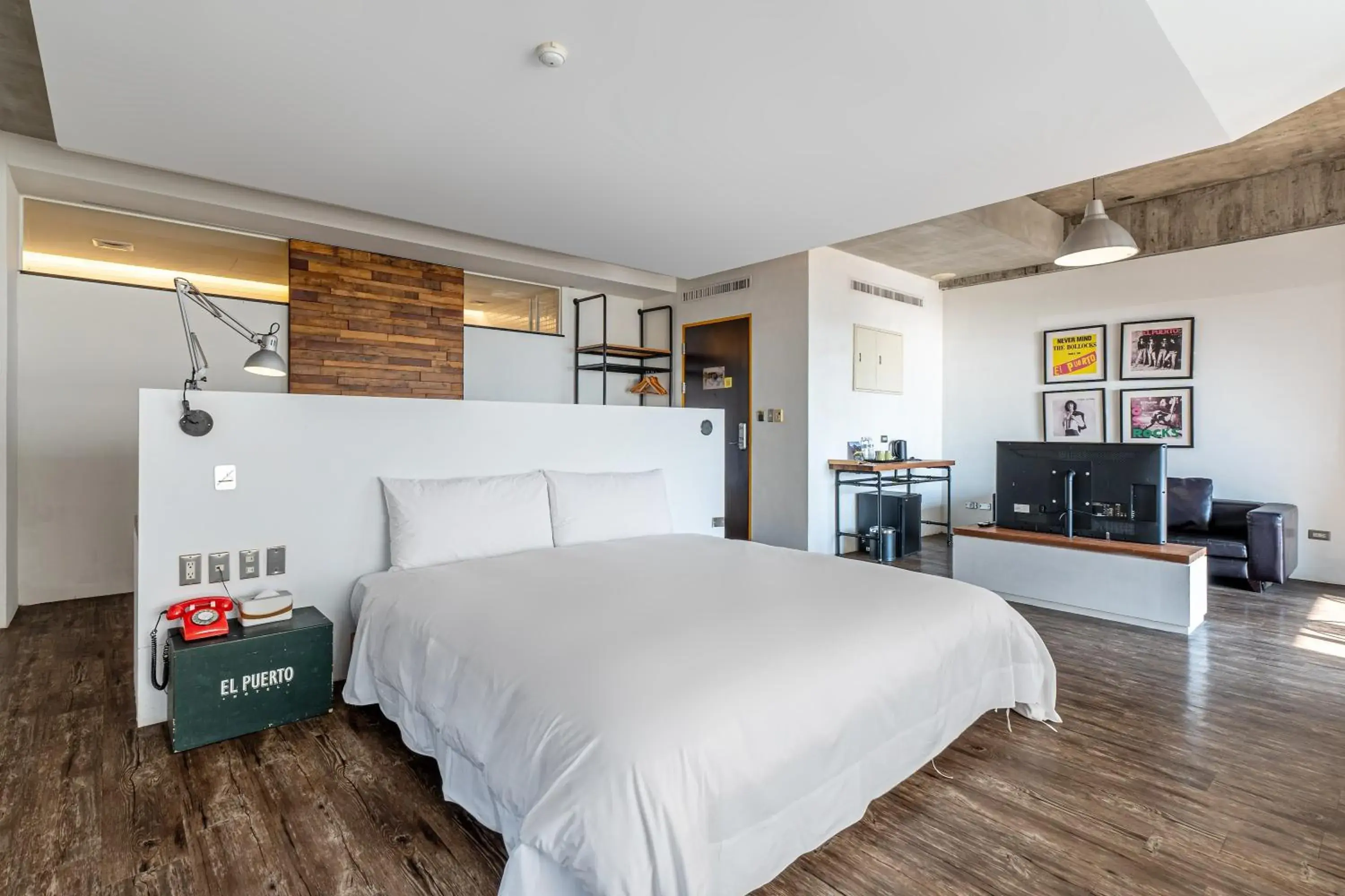 Deluxe Double Suite in El Puerto Hotel Deluxe Double Suite in El Puerto Hotel