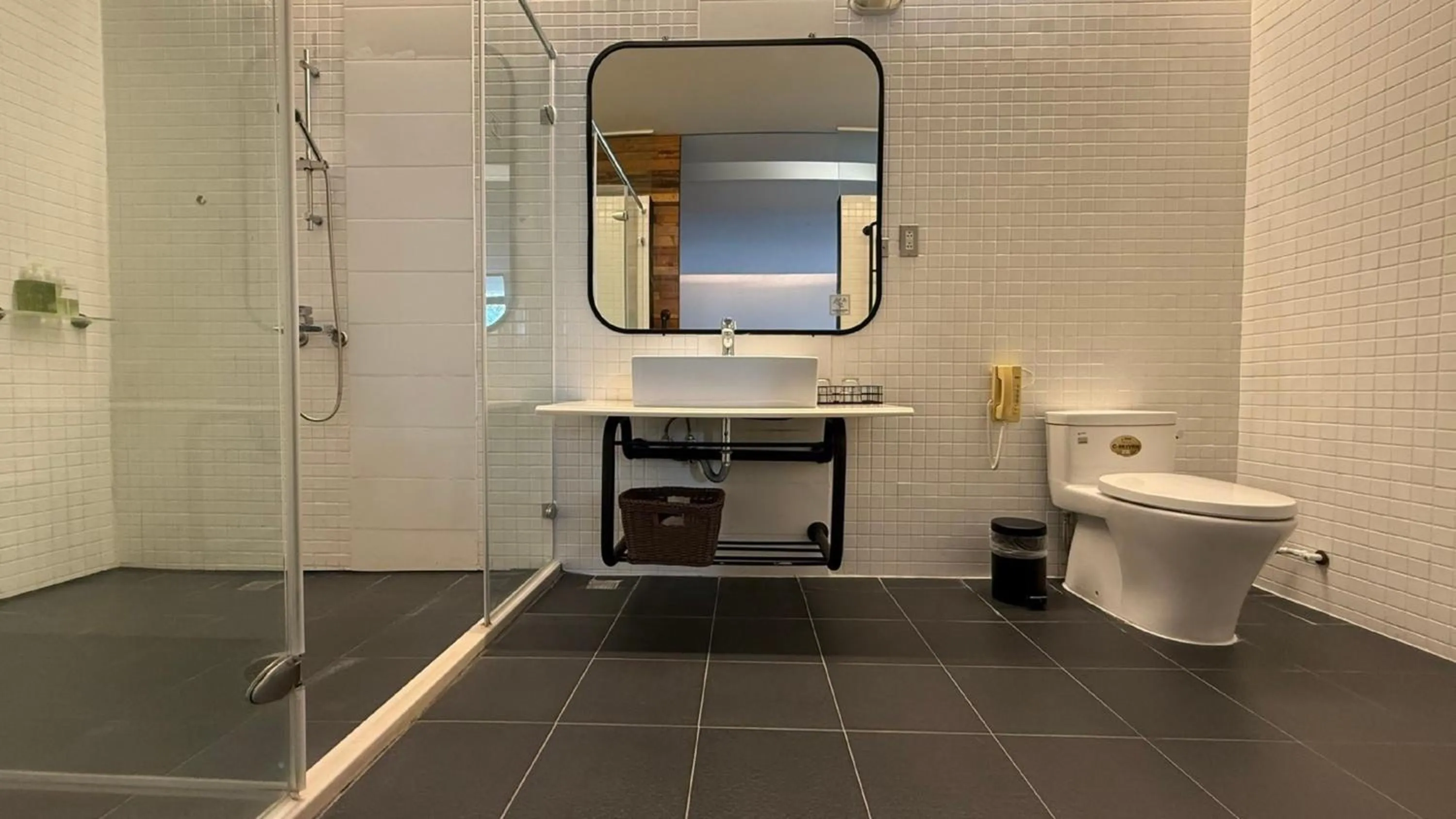 Shower in El Puerto Hotel