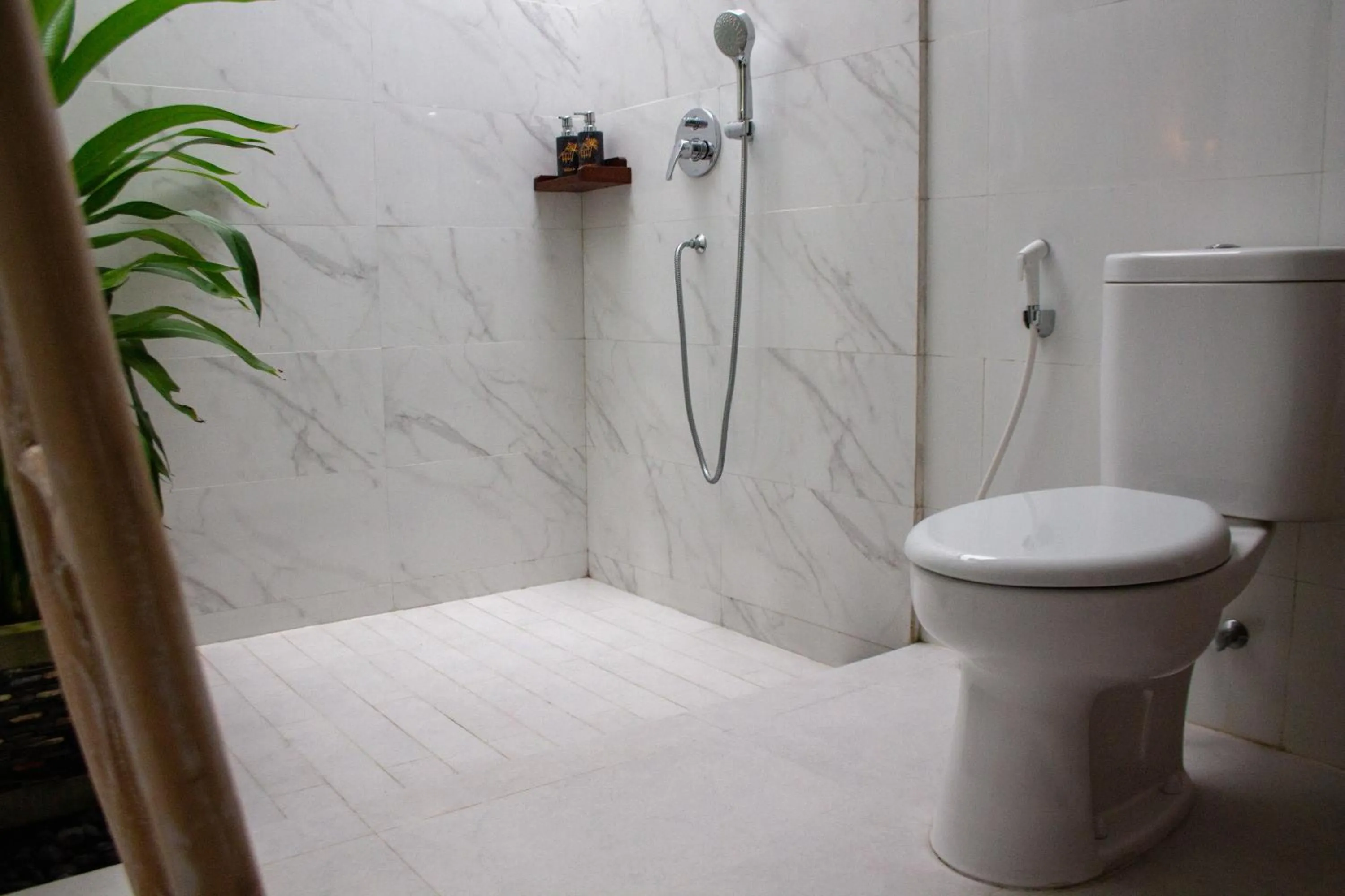 Shower in Kubu Garden Suites & Villas Nusa Dua