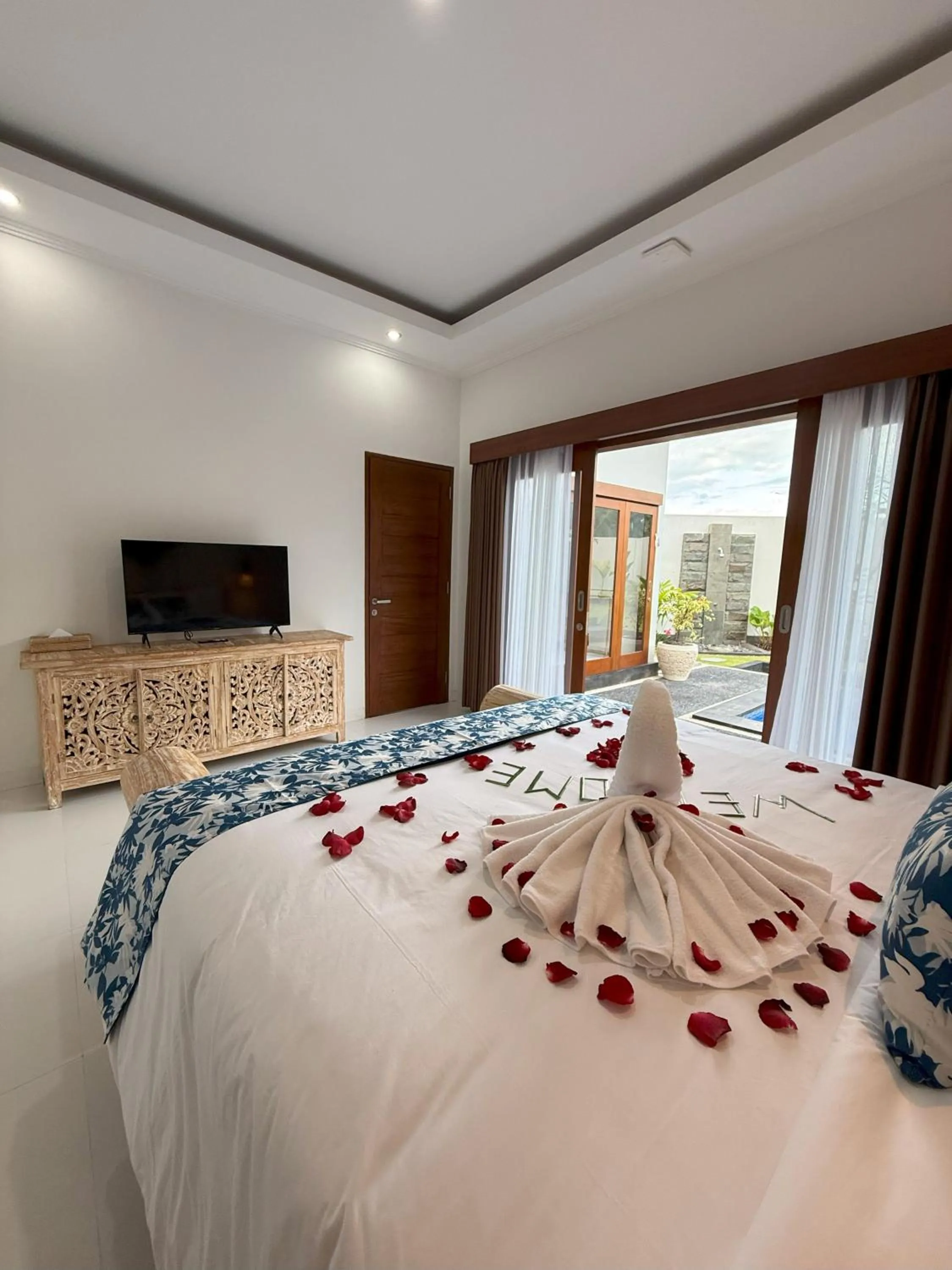 TV and multimedia, Bed in Kubu Garden Suites & Villas Nusa Dua