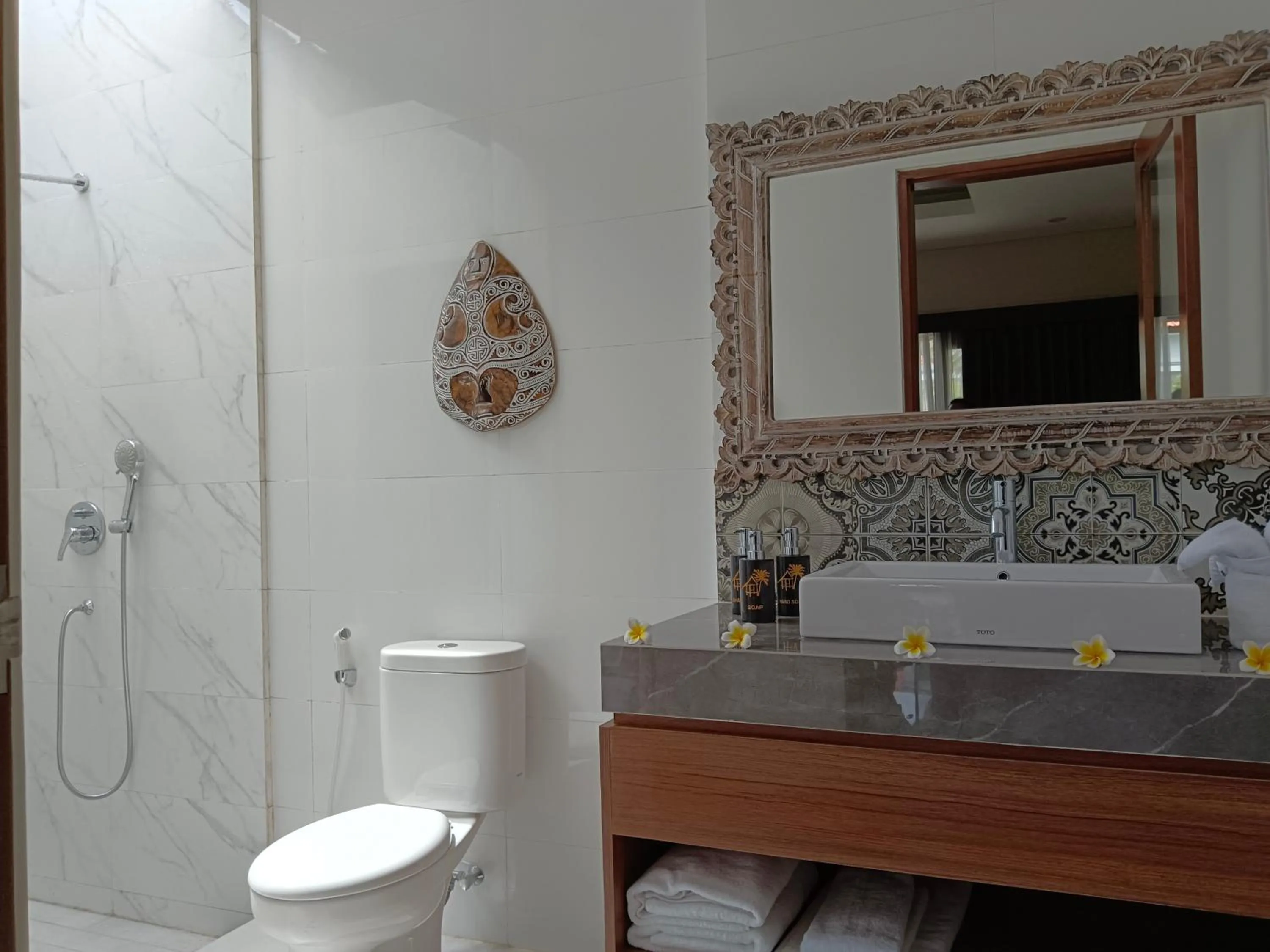 Shower in Kubu Garden Suites & Villas Nusa Dua