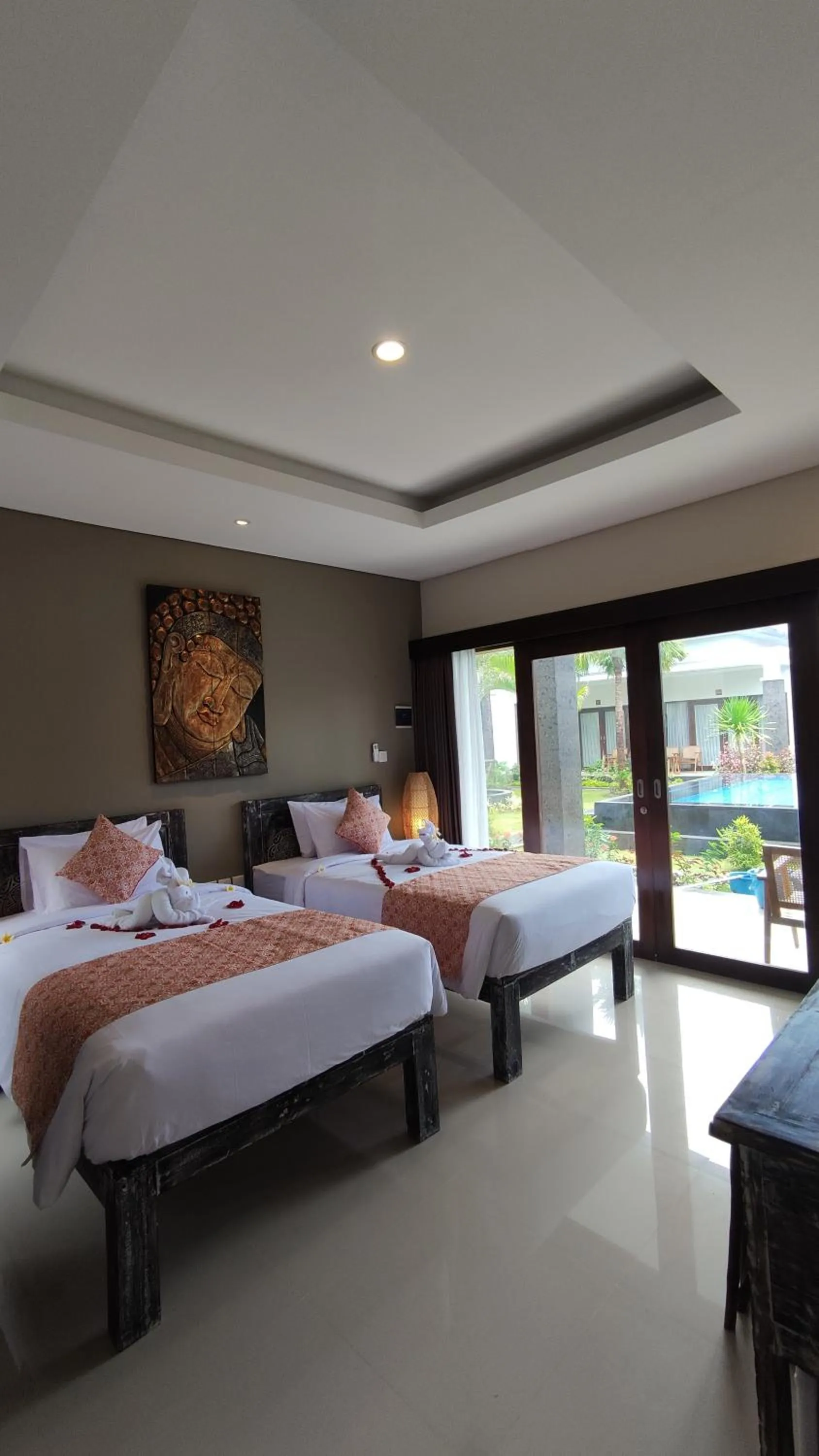 Pool view, Bed in Kubu Garden Suites & Villas Nusa Dua