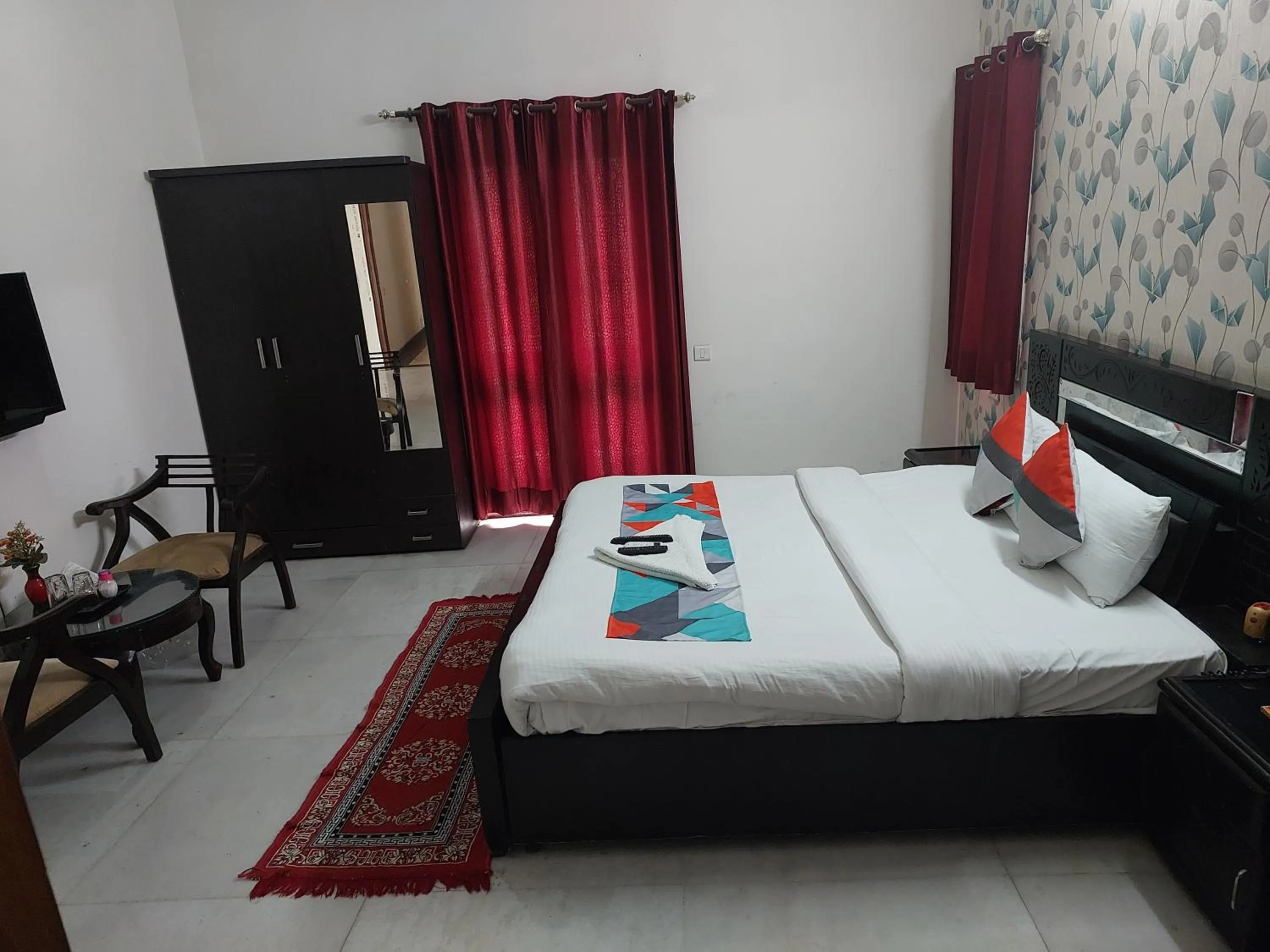 Bedroom, Bed in Hotel Ashray Noida