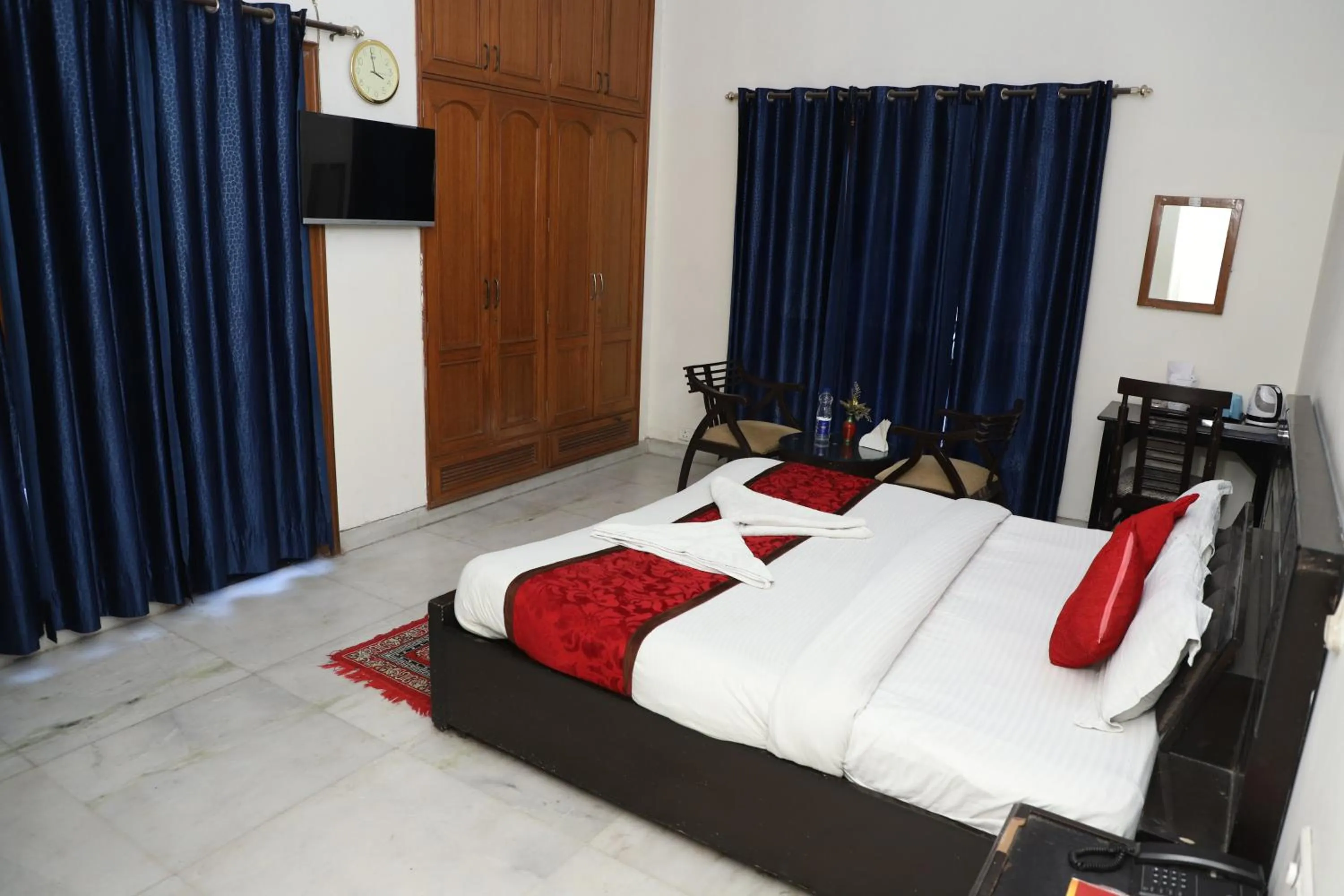 Bedroom, Bed in Hotel Ashray Noida