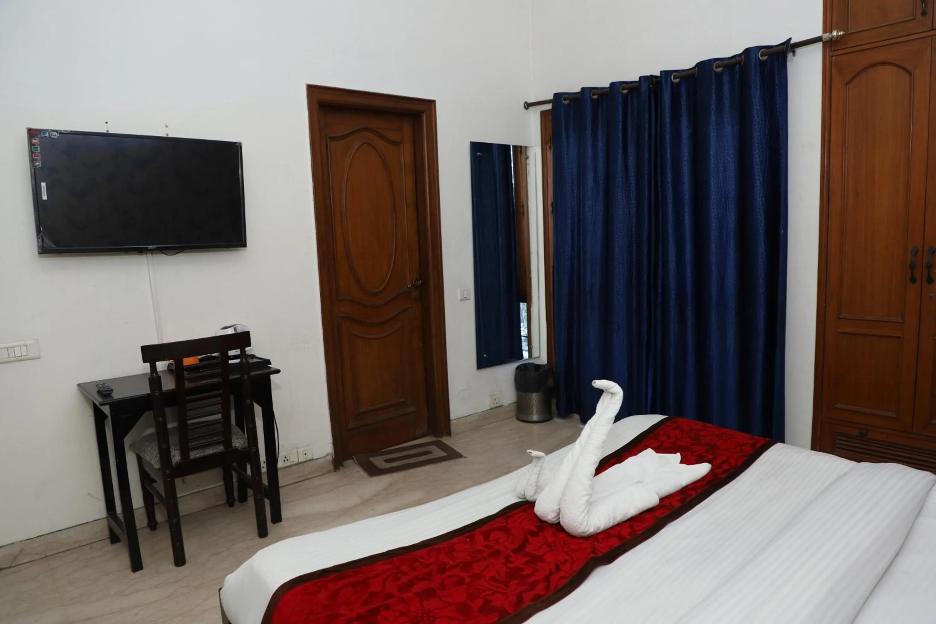 Bedroom, Bed in Hotel Ashray Noida