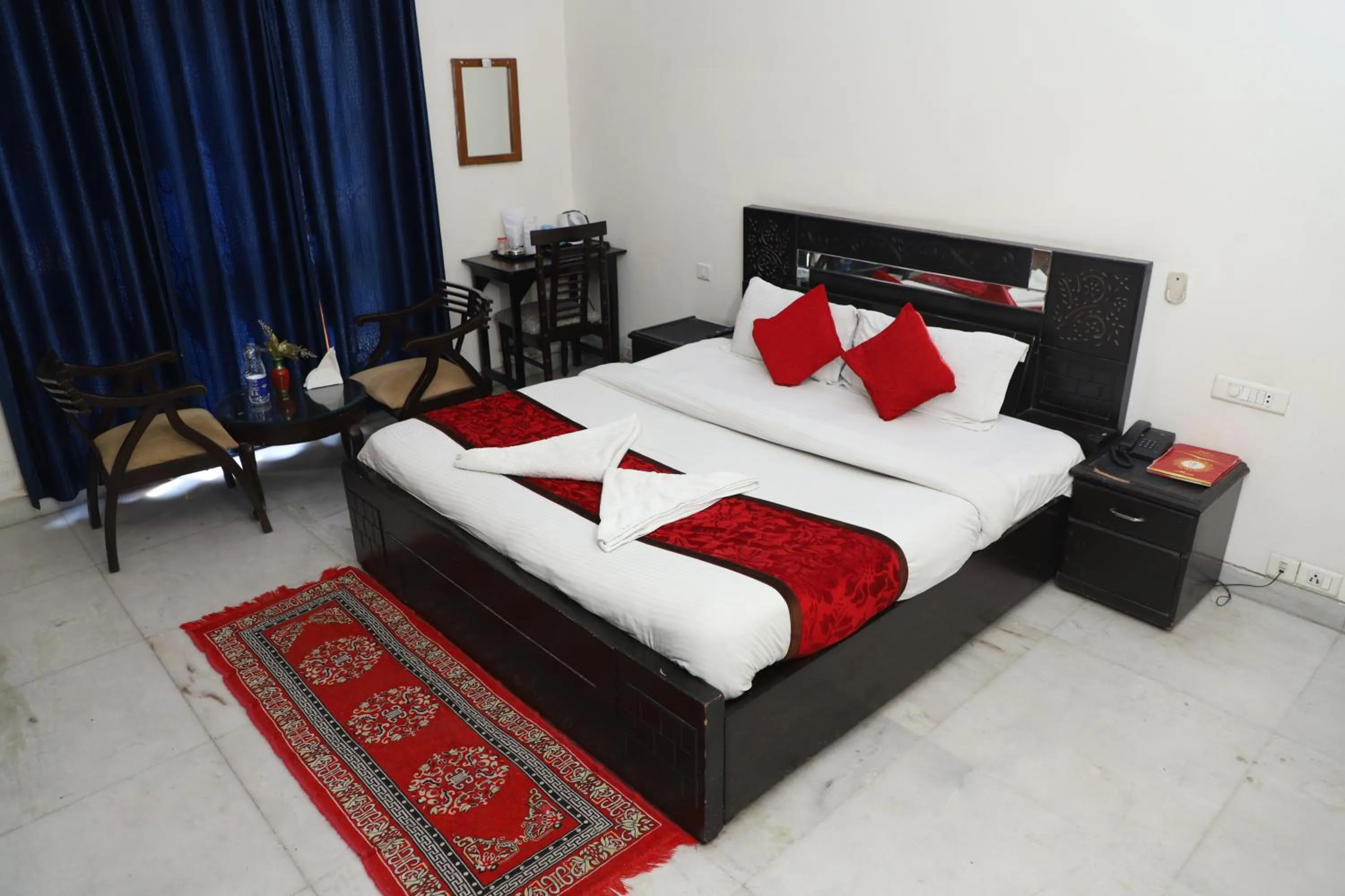 Bedroom, Bed in Hotel Ashray Noida