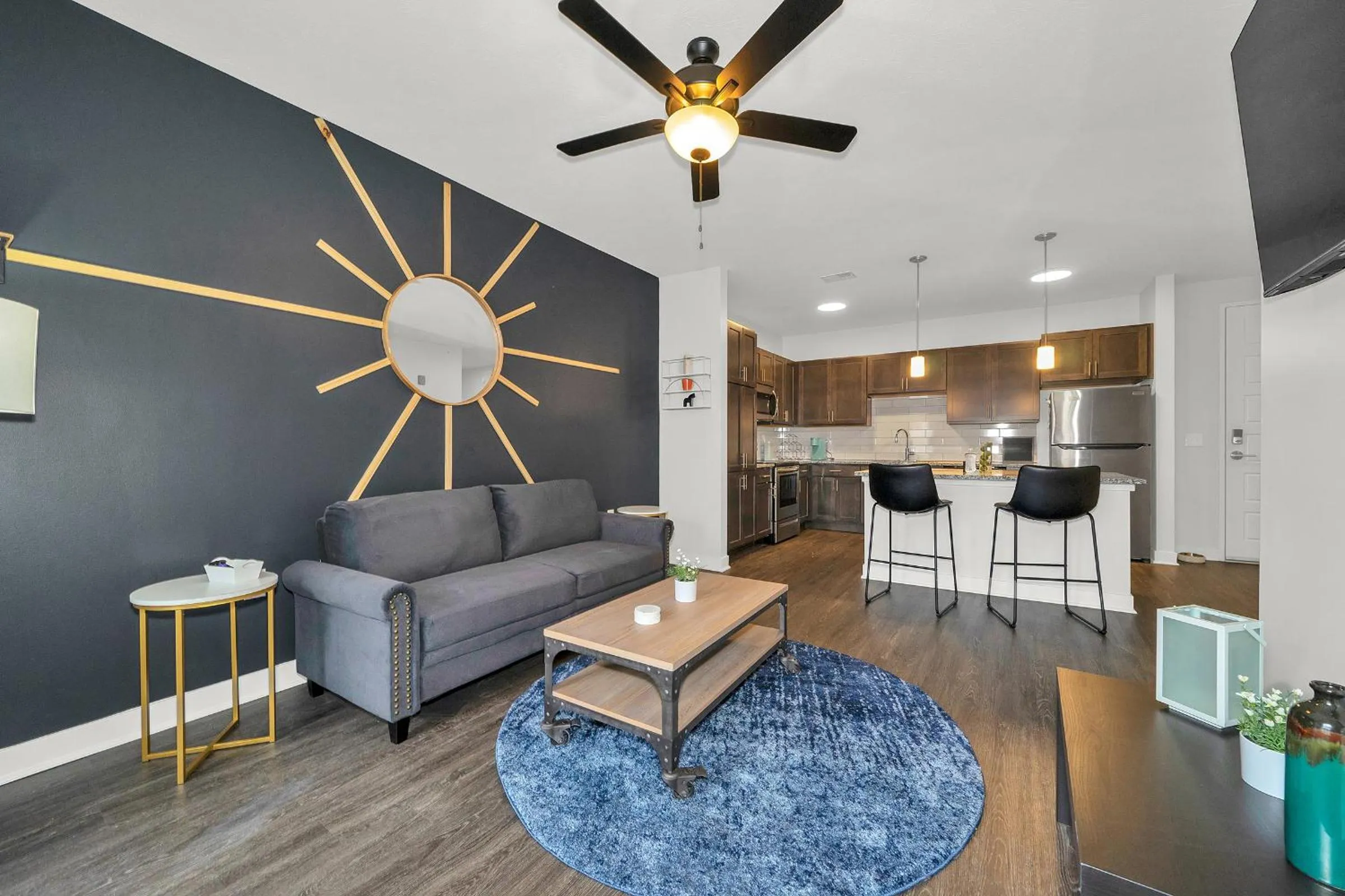 TV and multimedia in Contemporary 1 BDRM Apt with Pool Parking Gym