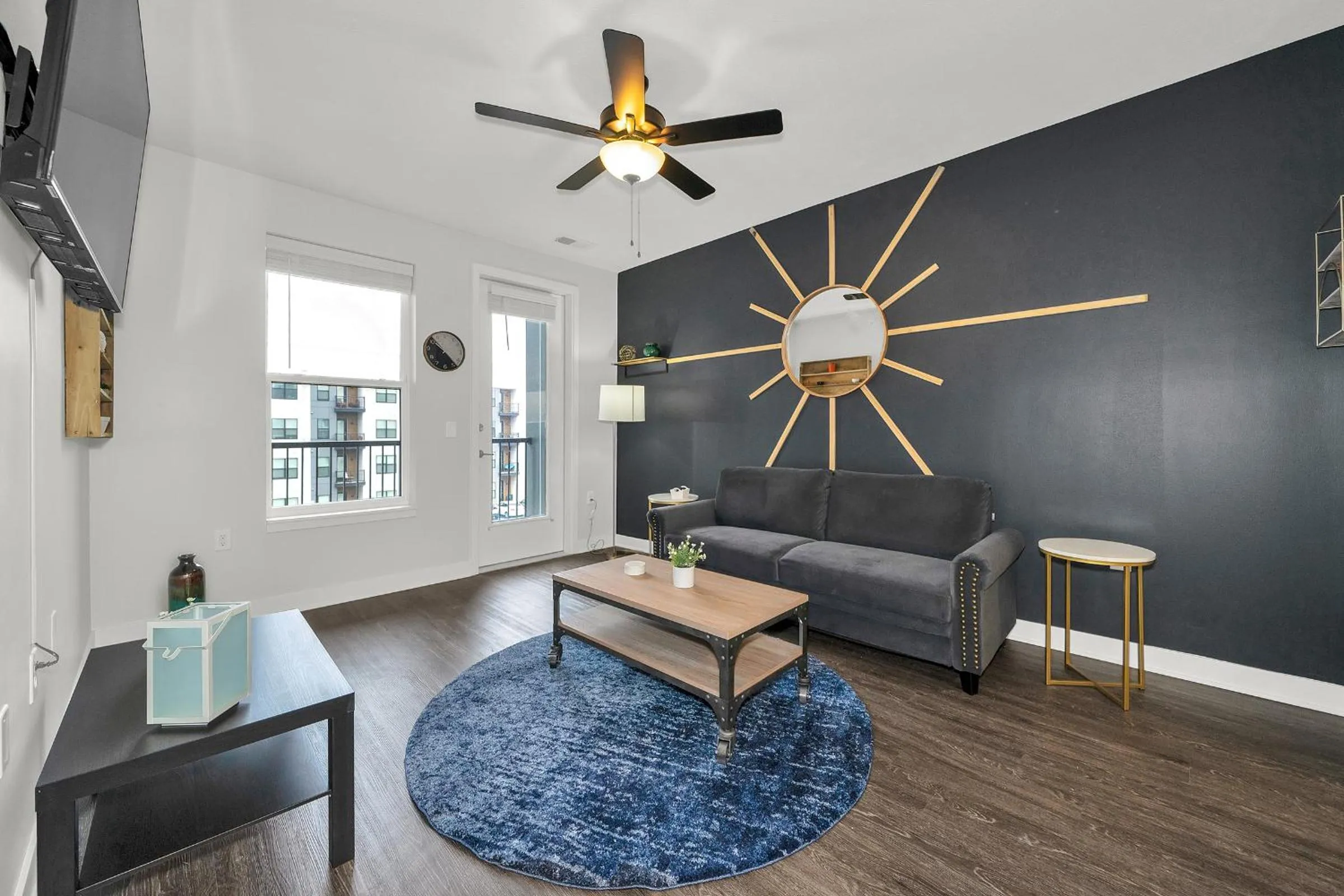 TV and multimedia in Contemporary 1 BDRM Apt with Pool Parking Gym