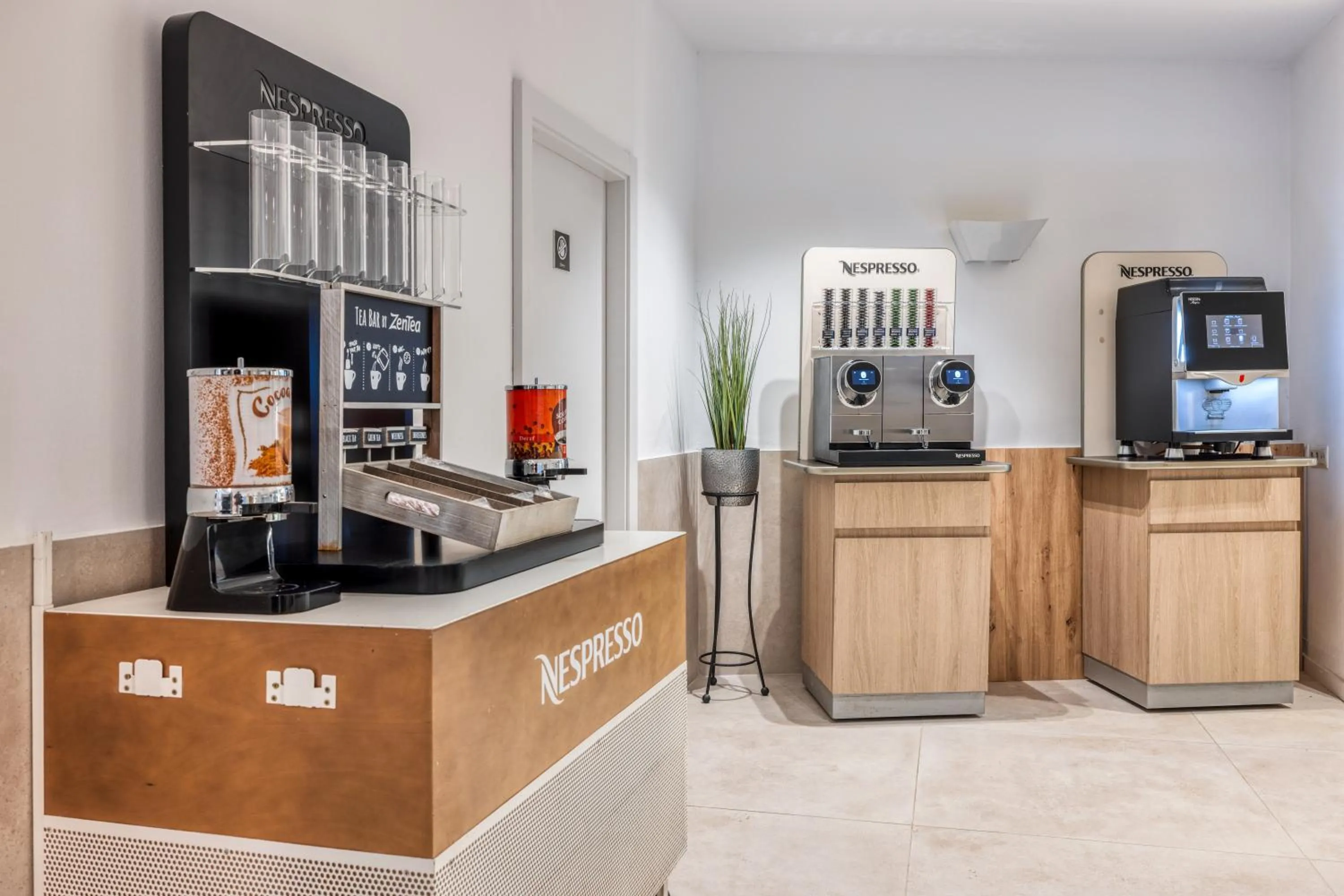 Restaurant/places to eat in Ohtels Gran Hotel Almeria