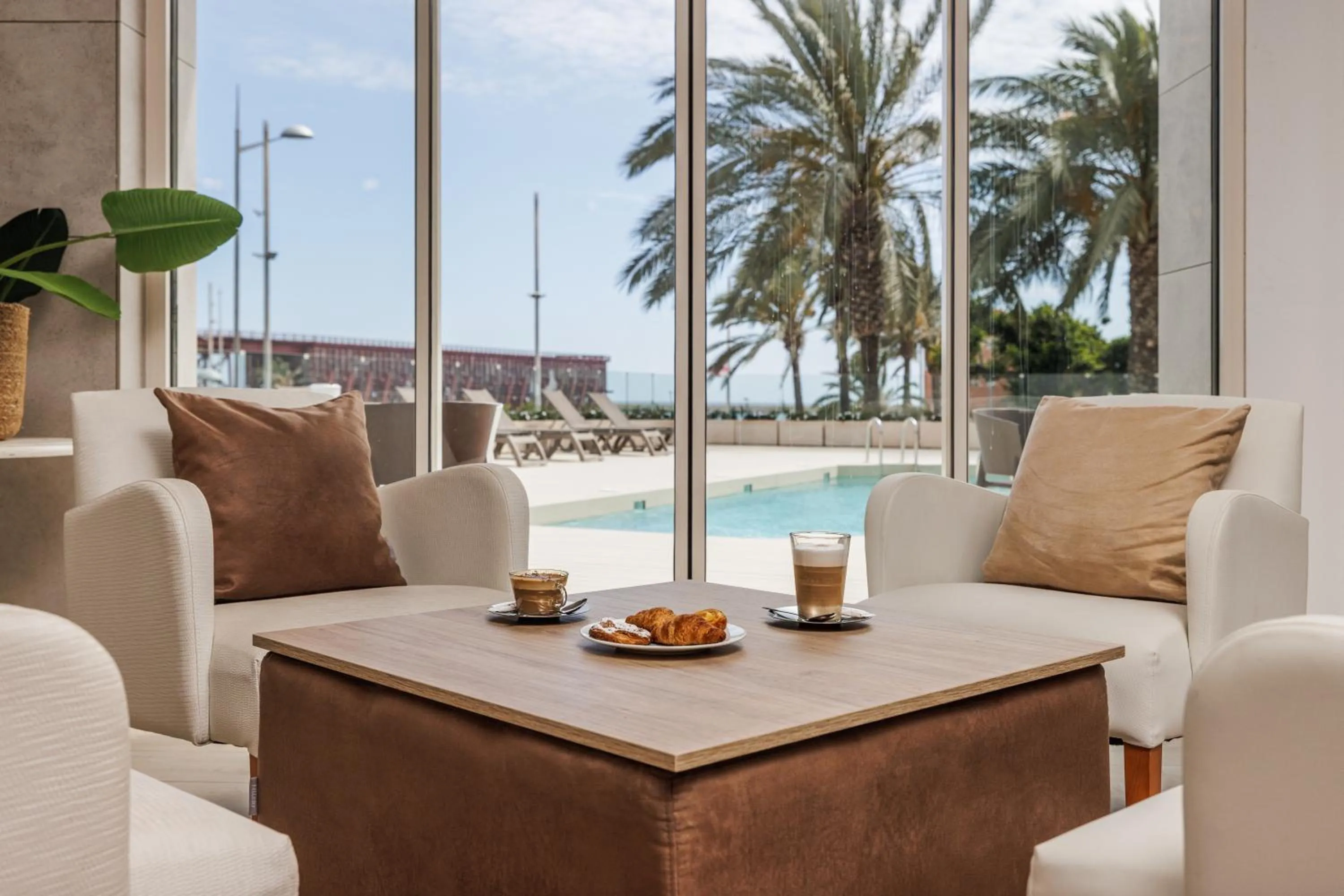 Lounge or bar in Ohtels Gran Hotel Almeria