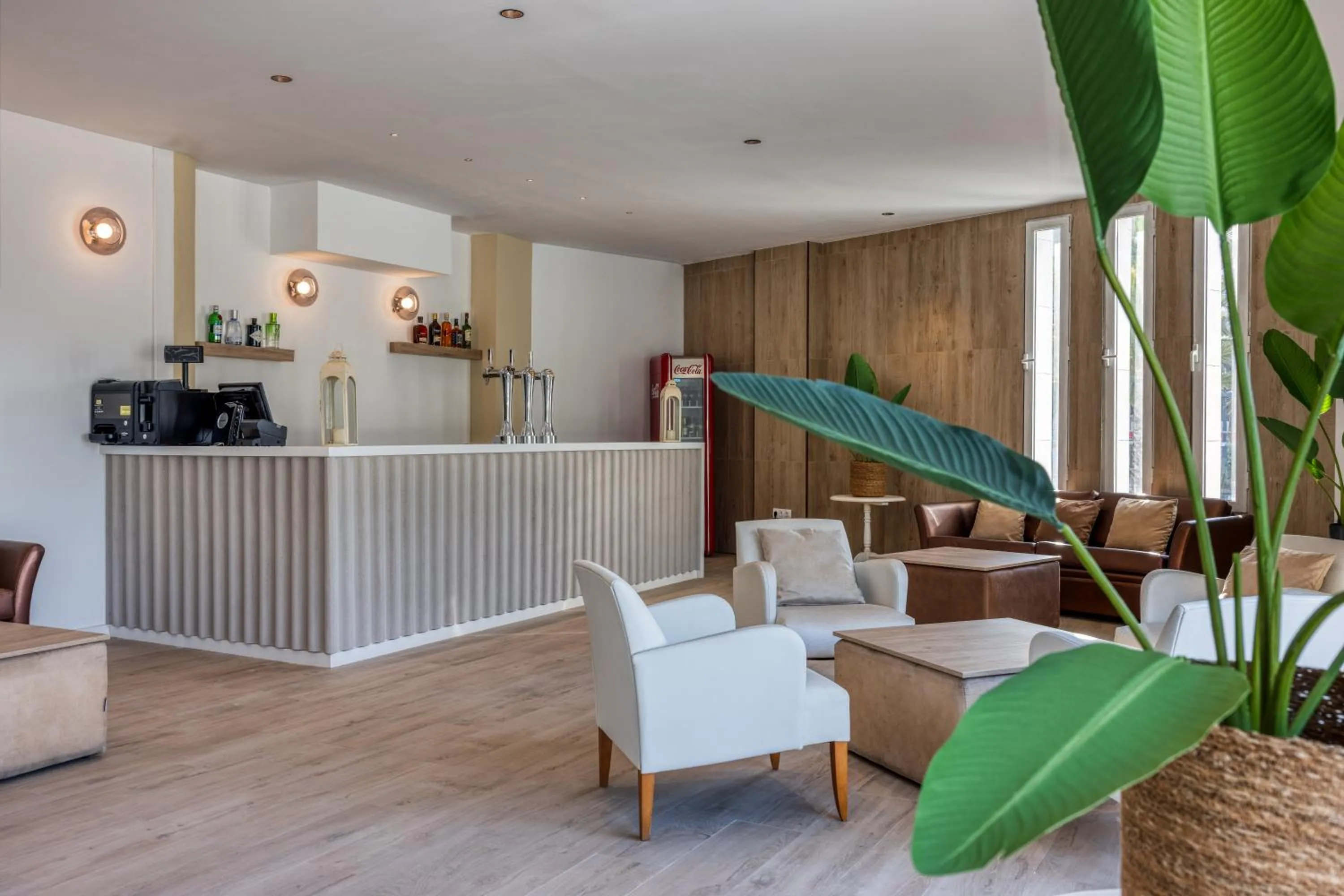 Lounge or bar in Ohtels Gran Hotel Almeria