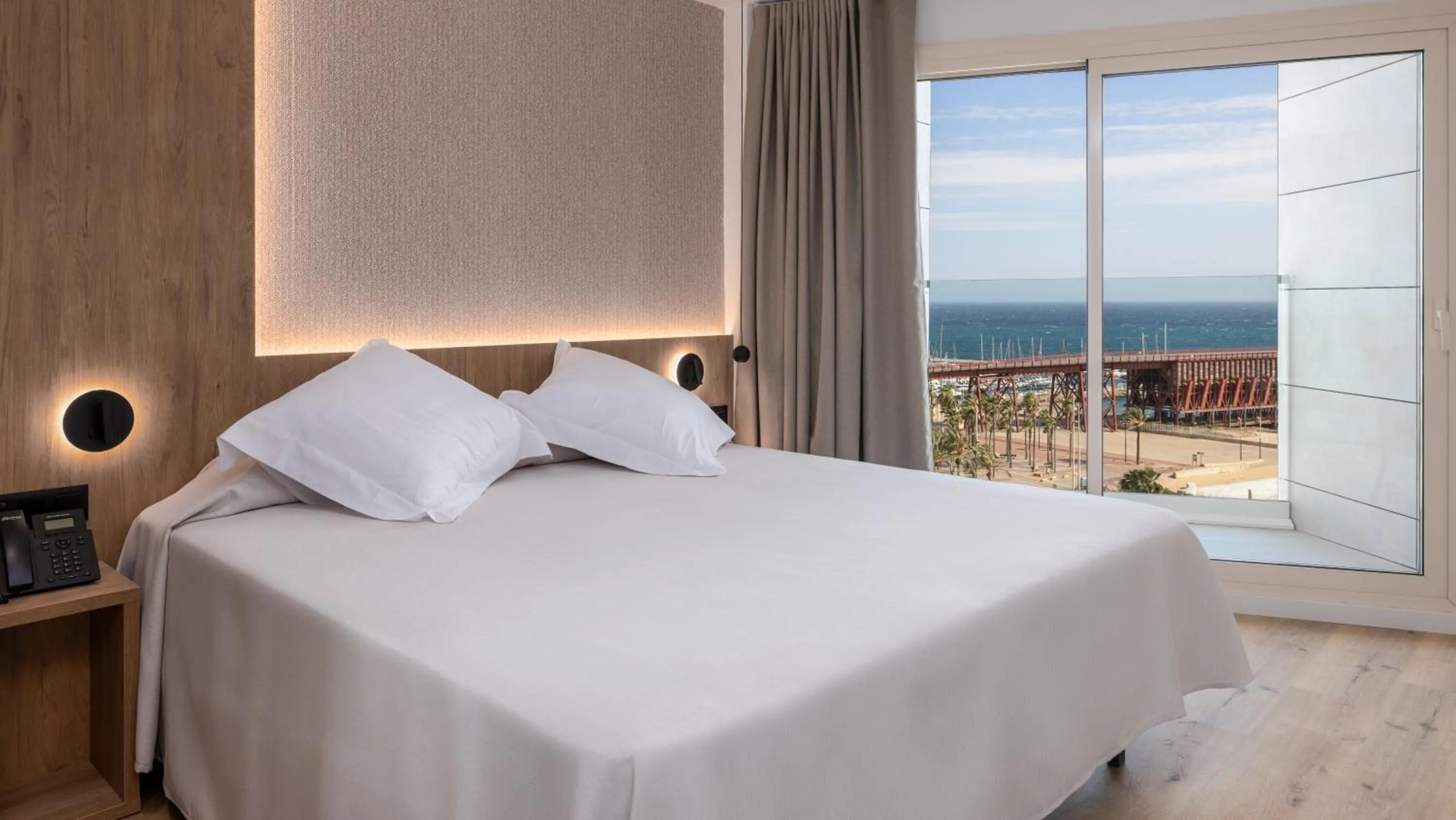 Bedroom, Bed in Ohtels Gran Hotel Almeria