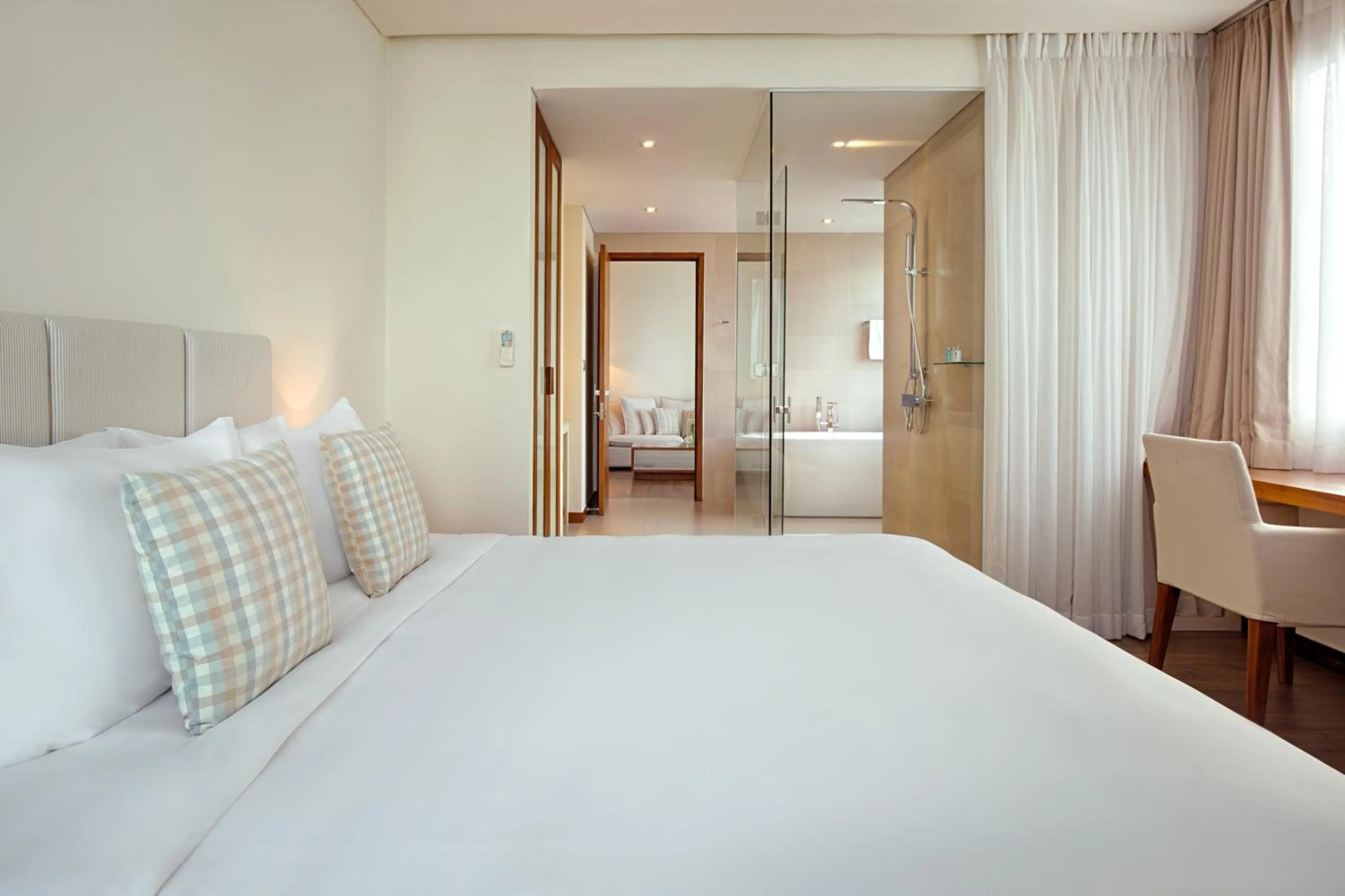 Property building, Bed in A La Carte Da Nang Beach
