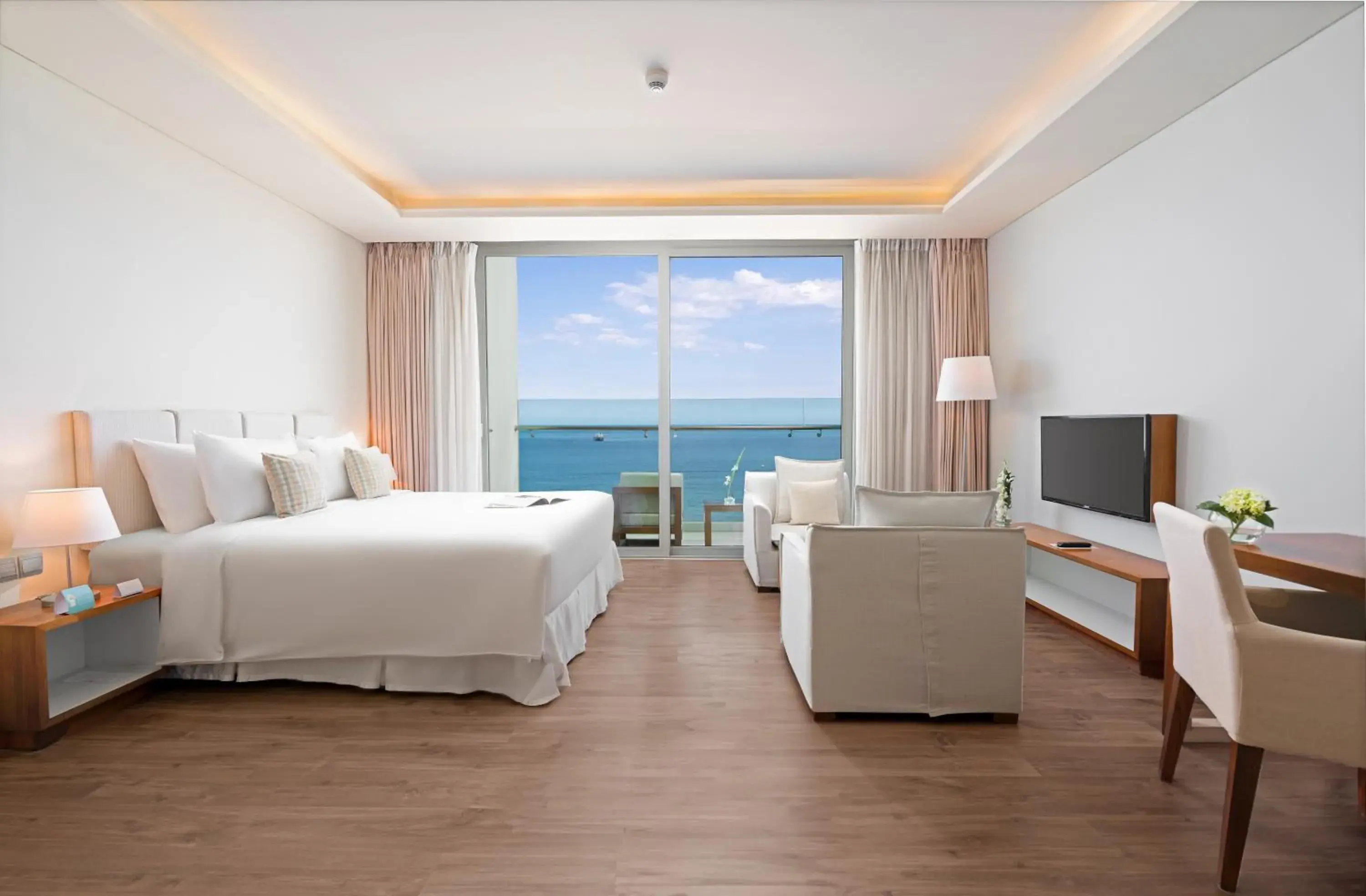 Special Offer - Studio Ocean View with Balcony in A La Carte Da Nang Beach Special Offer - Studio Ocean View with Balcony in A La Carte Da Nang Beach