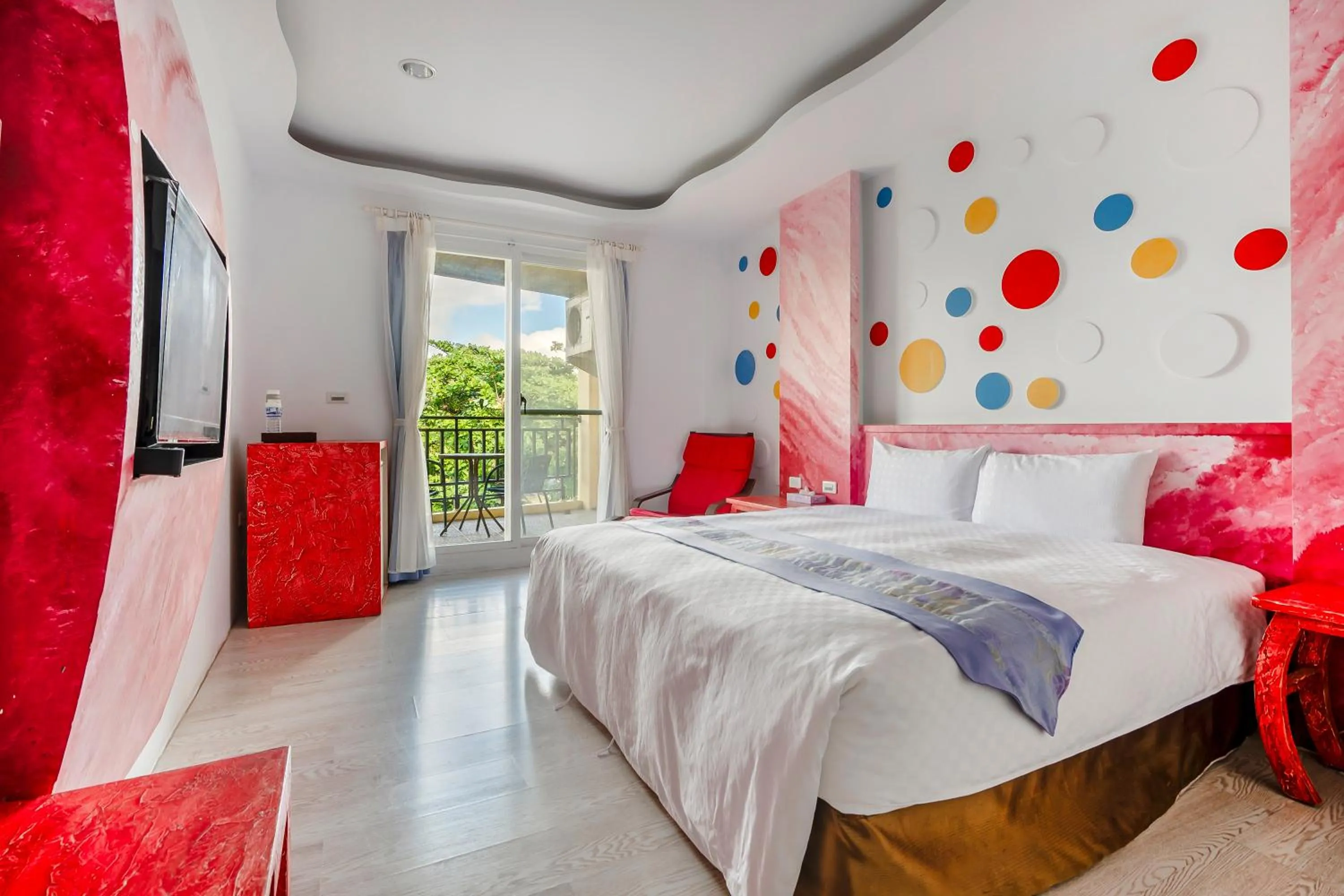 Photo of the whole room, Bed in Wei Yuan Hotel