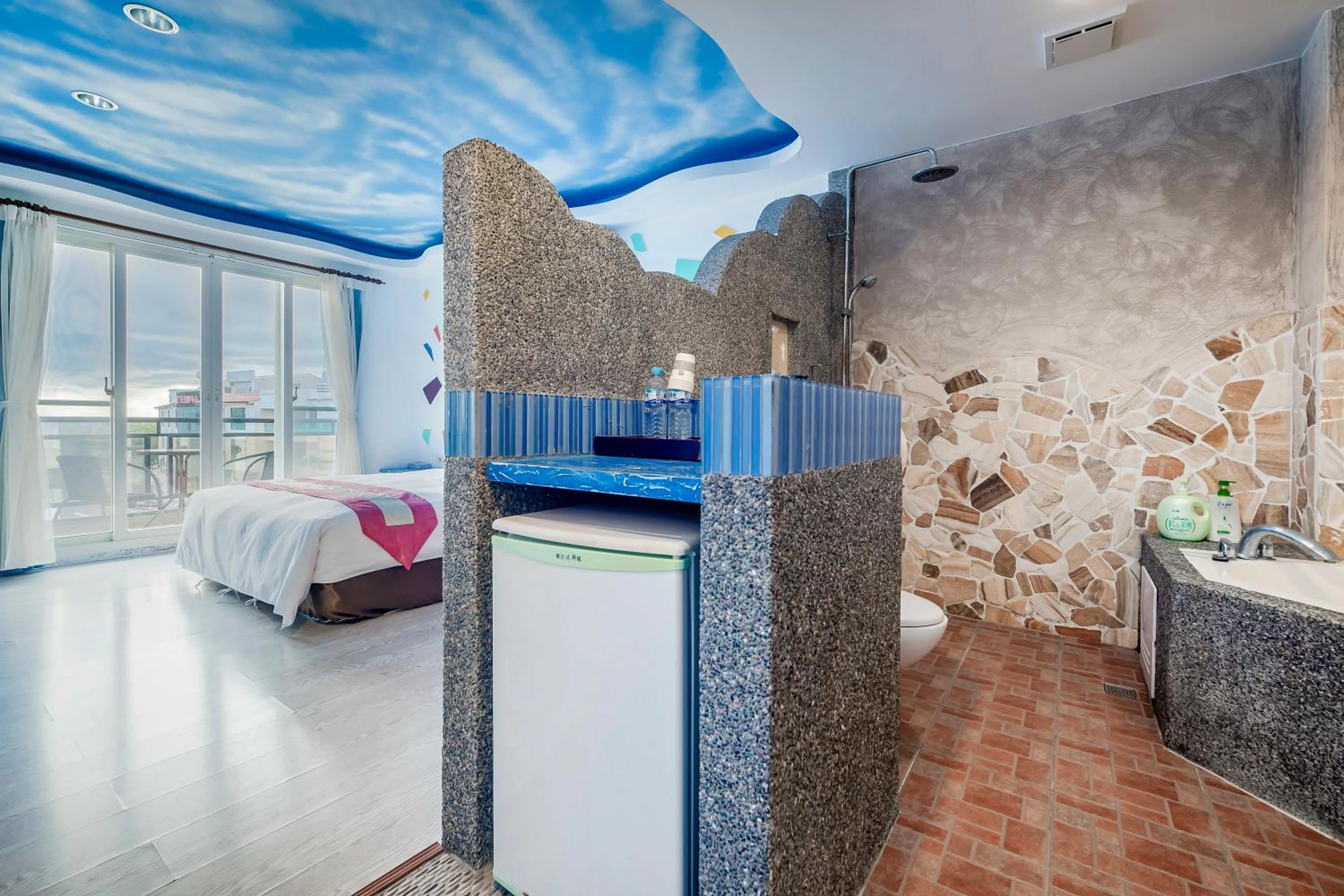 Photo of the whole room, Bed in Wei Yuan Hotel