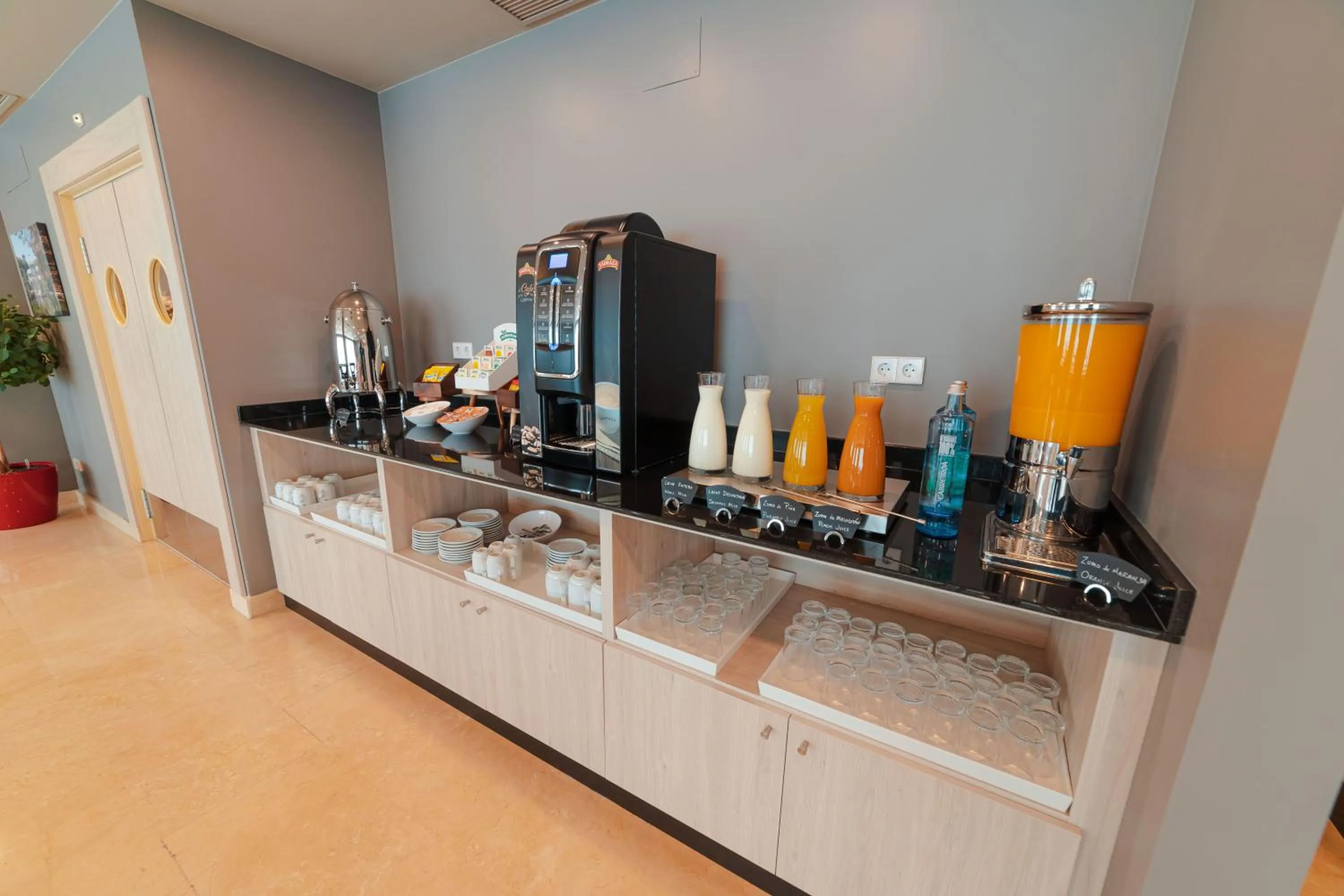 Buffet breakfast in Hotel Monte Rozas