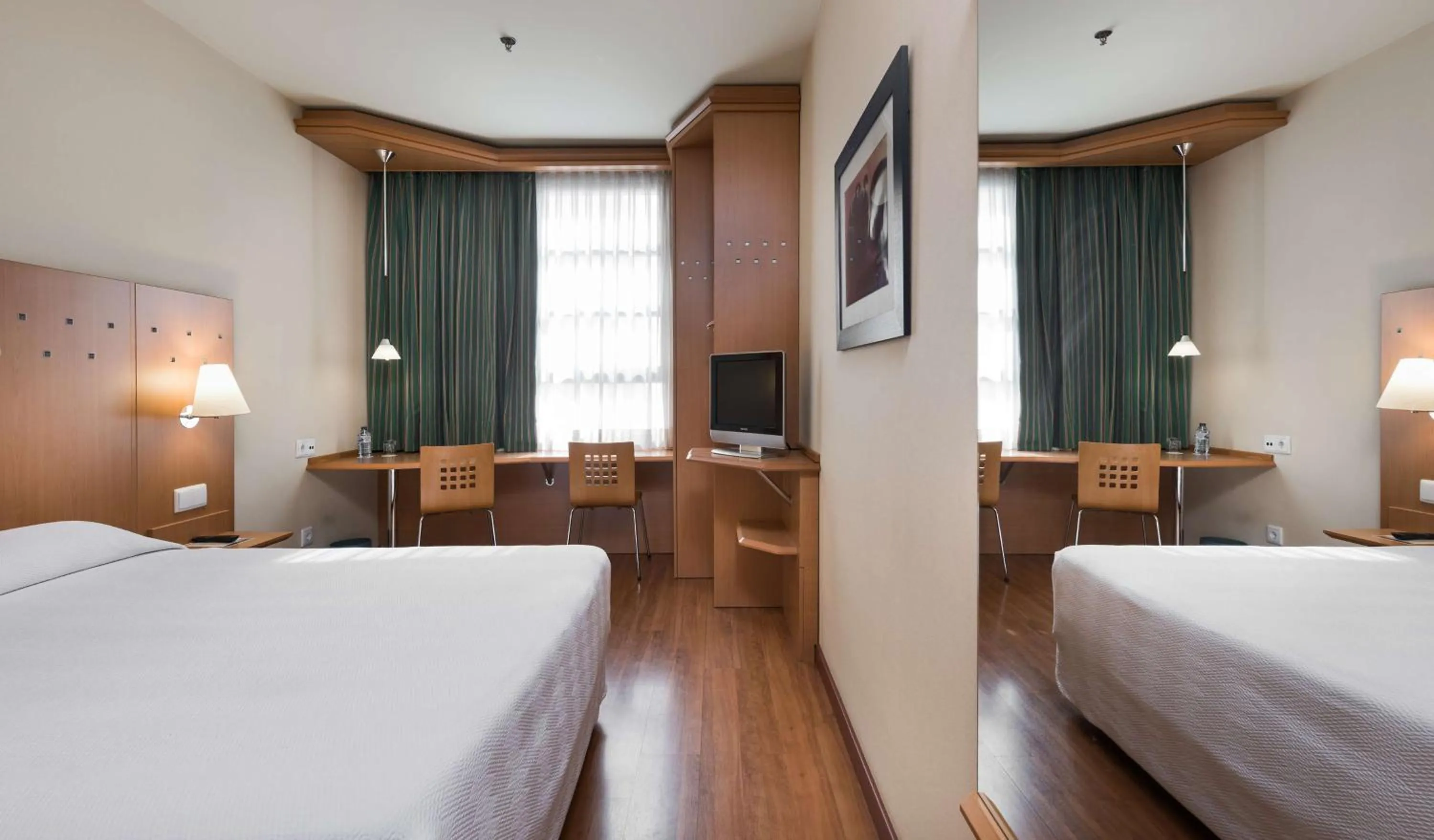 Bedroom, Bed in NH Valencia Las Ciencias