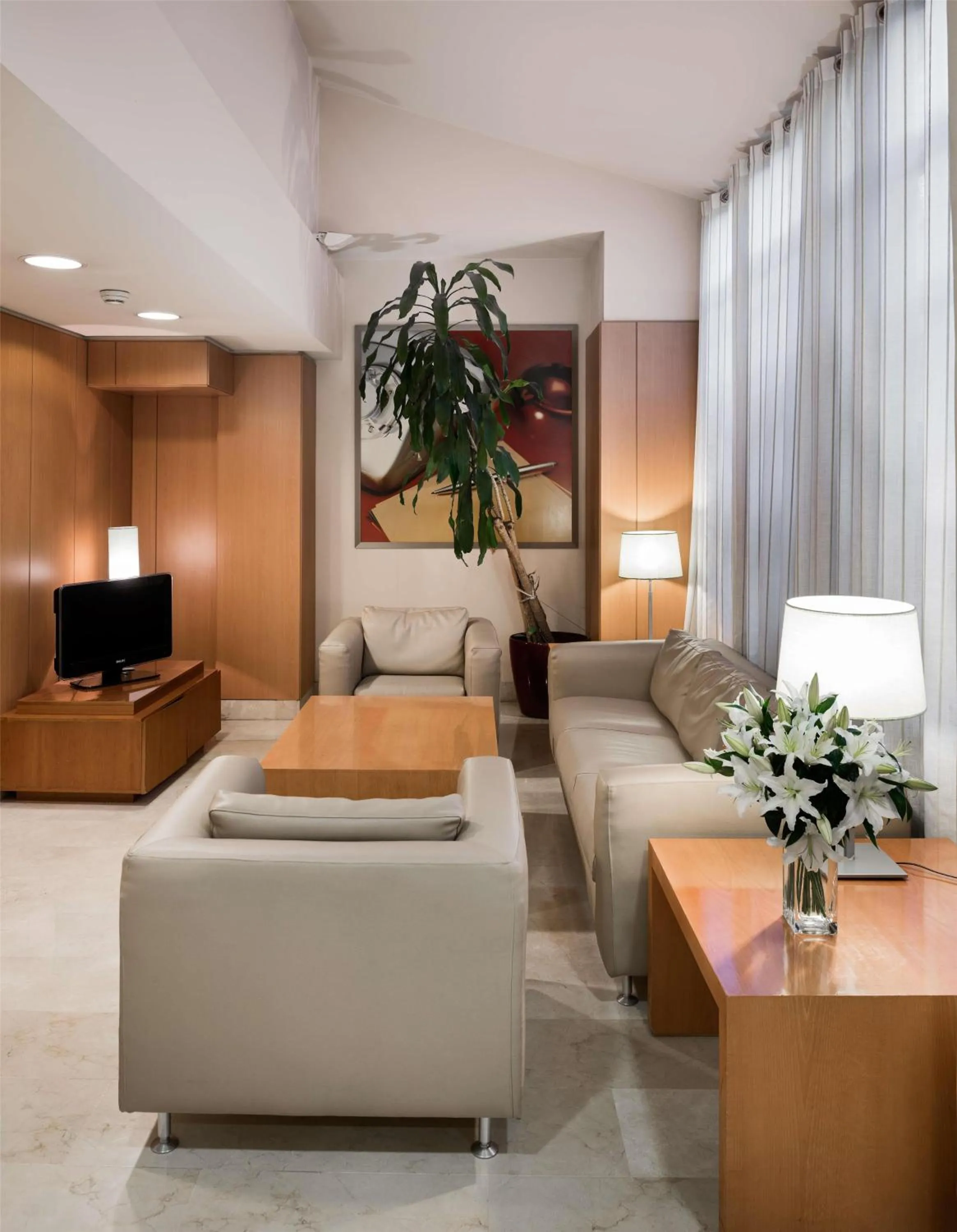 Lobby or reception in NH Valencia Las Ciencias