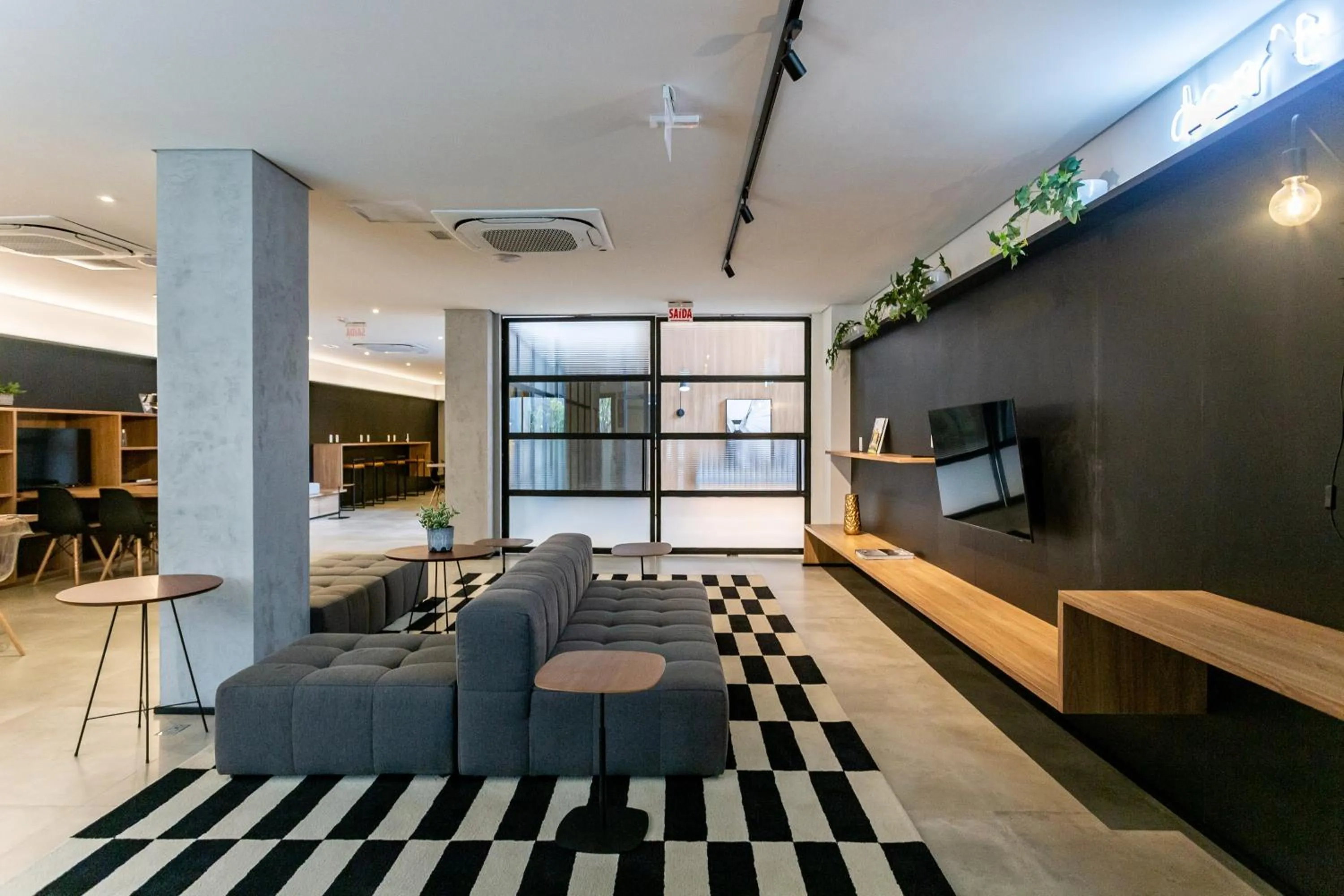 Meeting/conference room in Charlie Sabiá Moema Essential