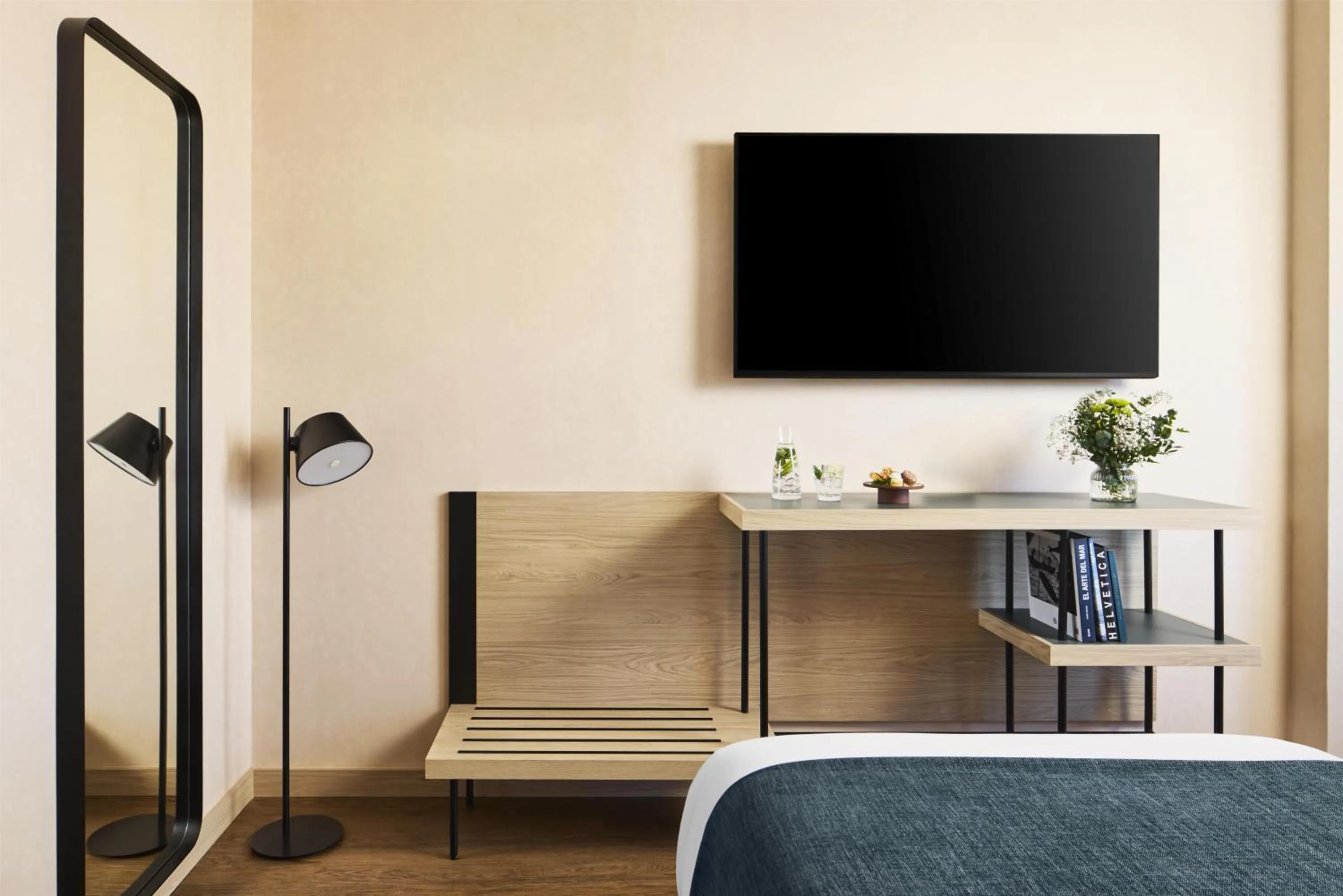 Bedroom, Bed in NH Valencia Center