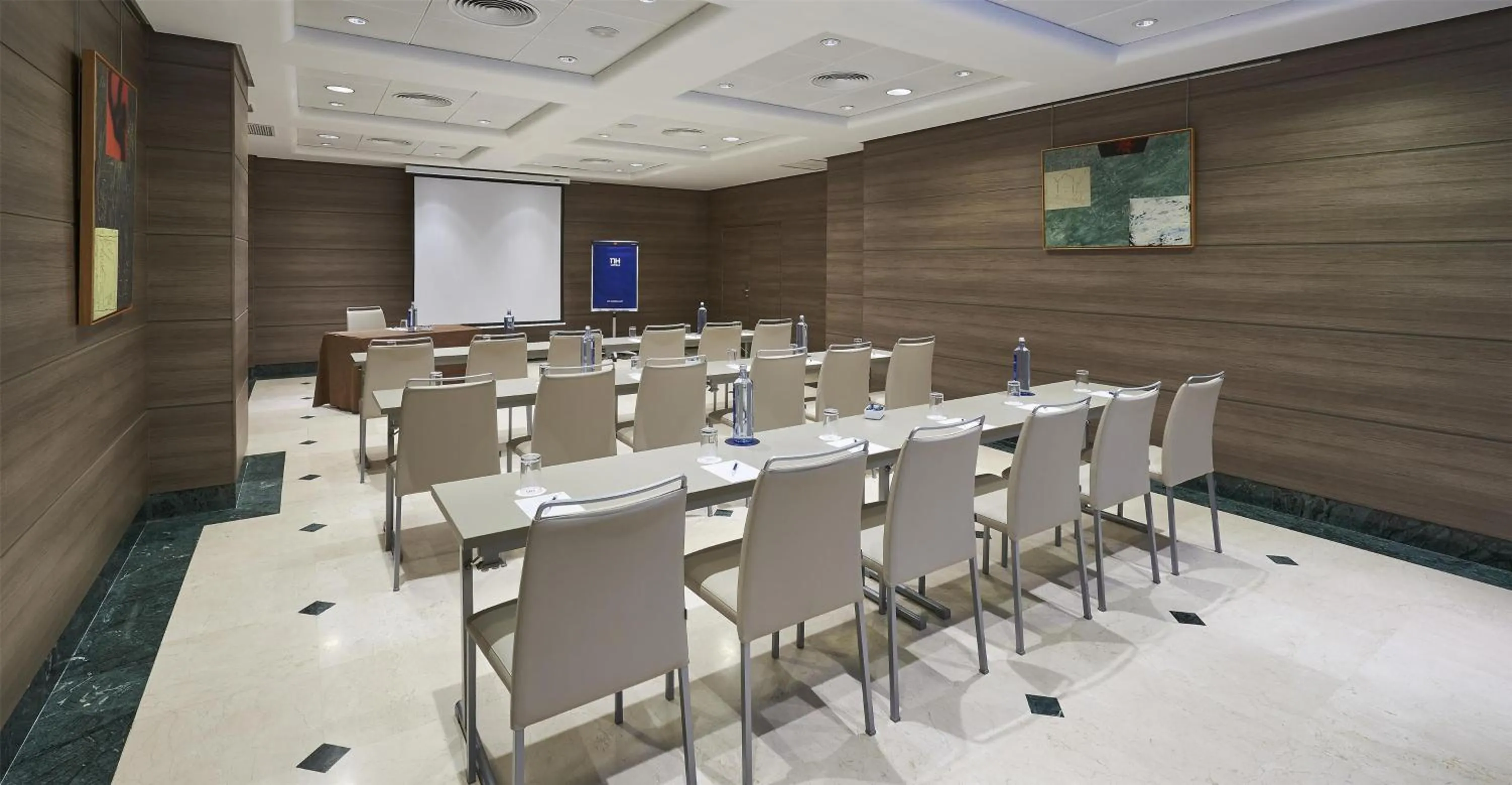 Meeting/conference room in NH Valencia Center