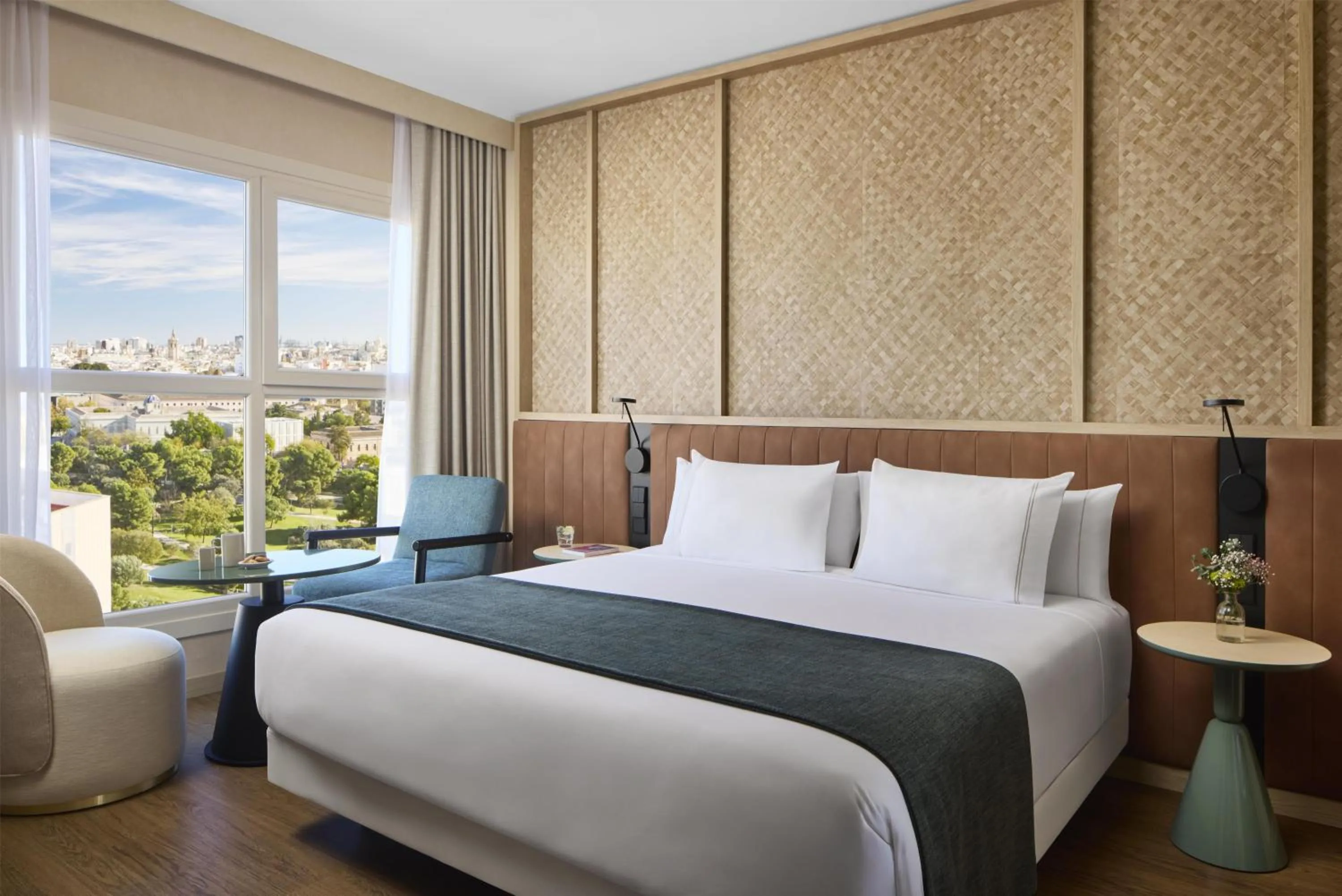 Bedroom, Bed in NH Valencia Center