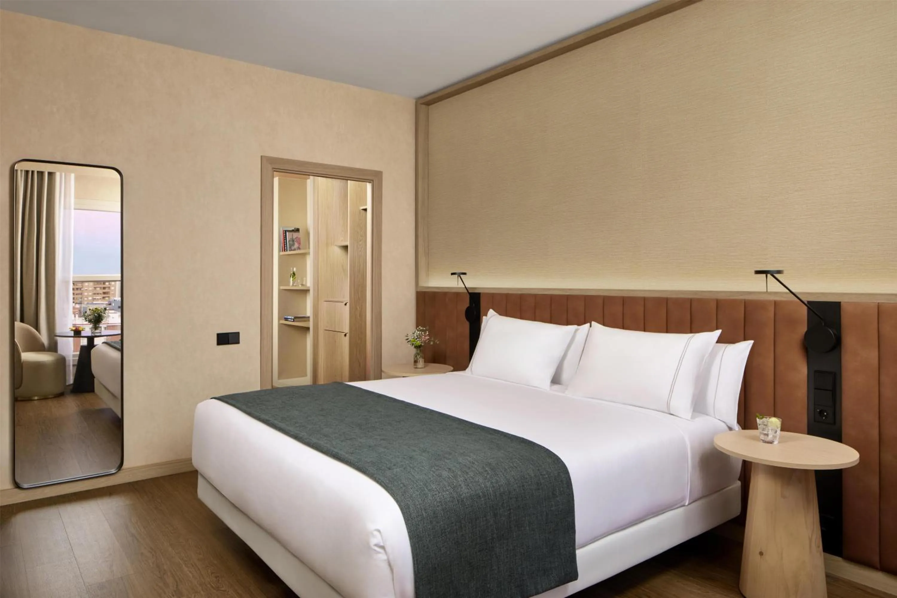 Bedroom, Bed in NH Valencia Center