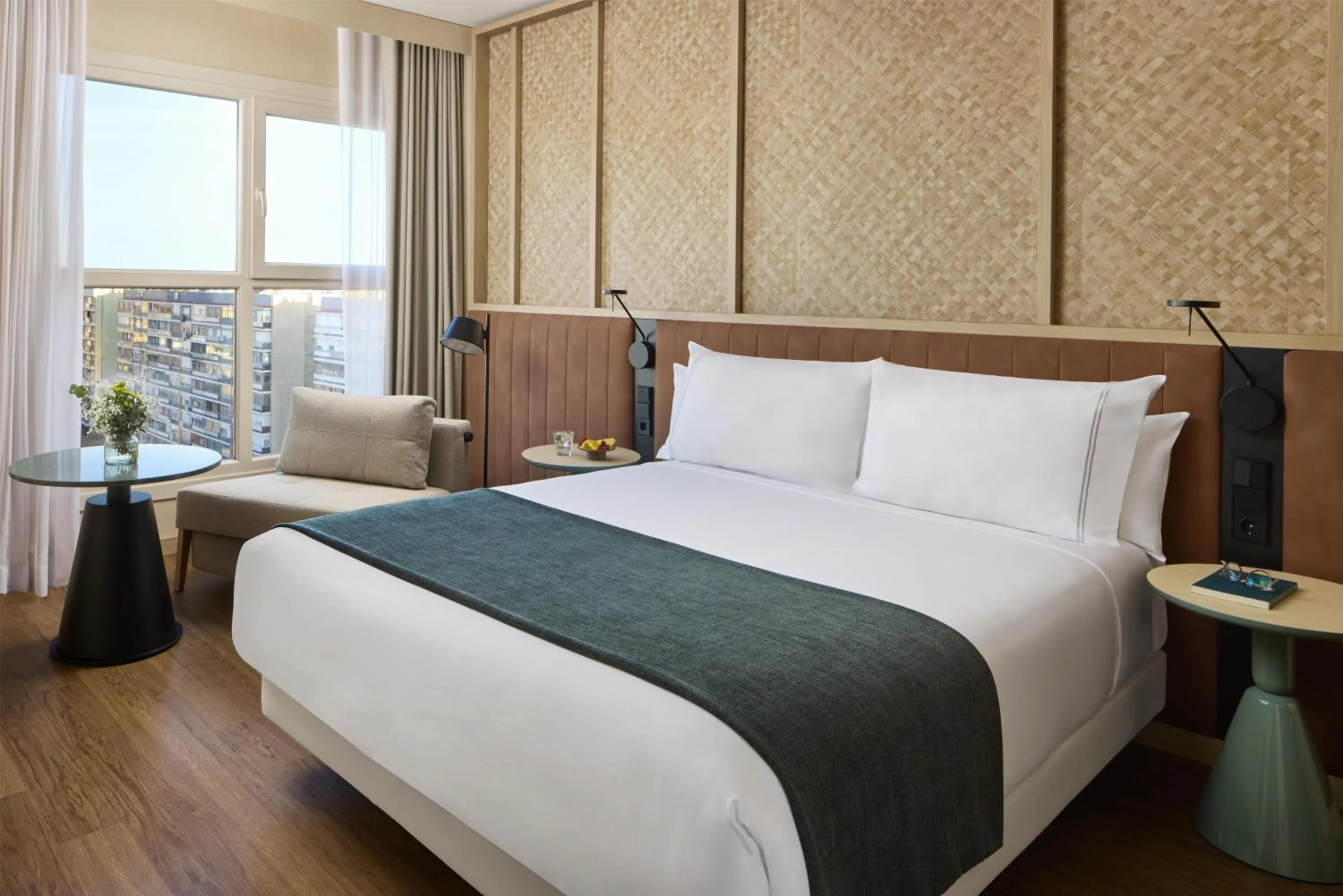 Bedroom, Bed in NH Valencia Center