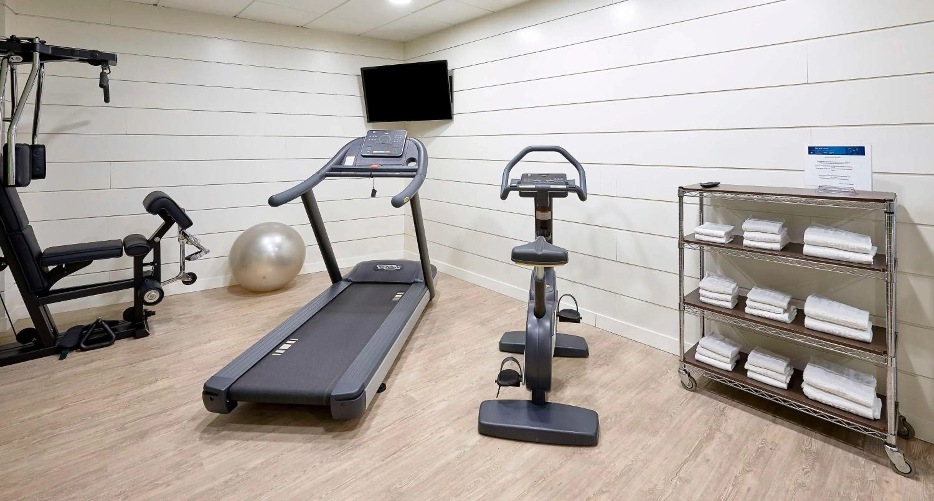 Fitness centre/facilities in iStay by NH Ciudad de Valencia Hotel