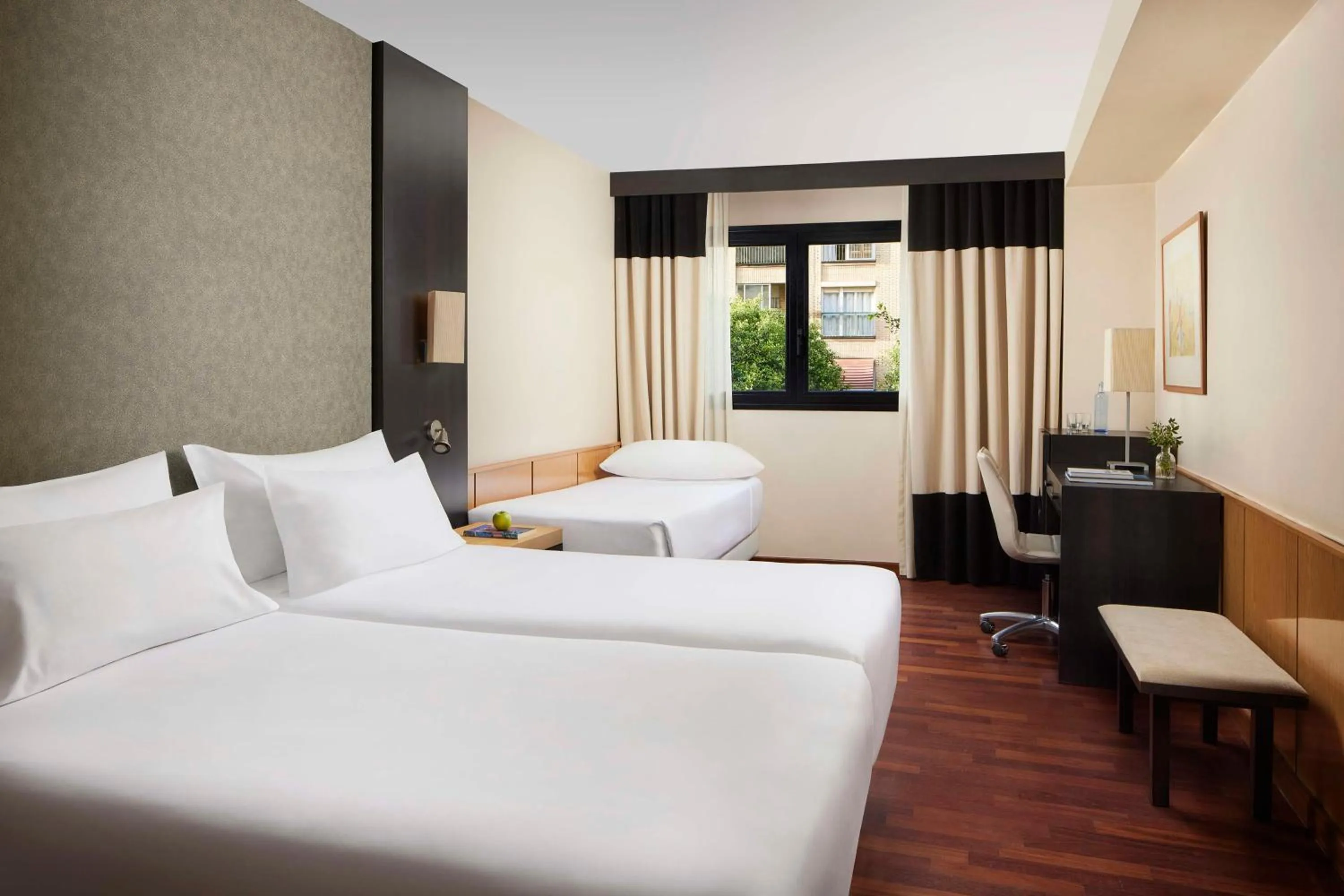 Bedroom, Bed in iStay by NH Ciudad de Valencia Hotel