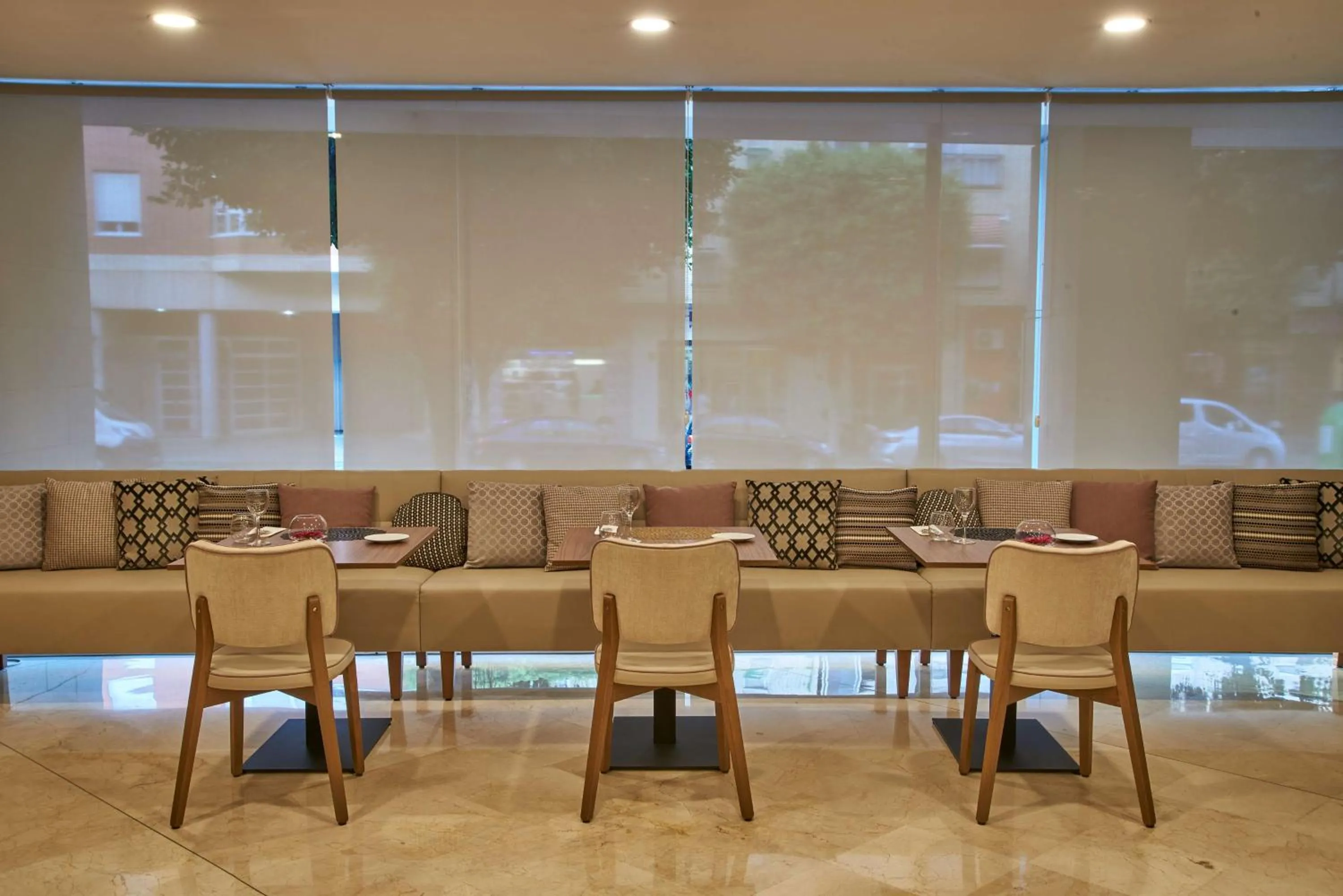 Restaurant/places to eat in iStay by NH Ciudad de Valencia Hotel