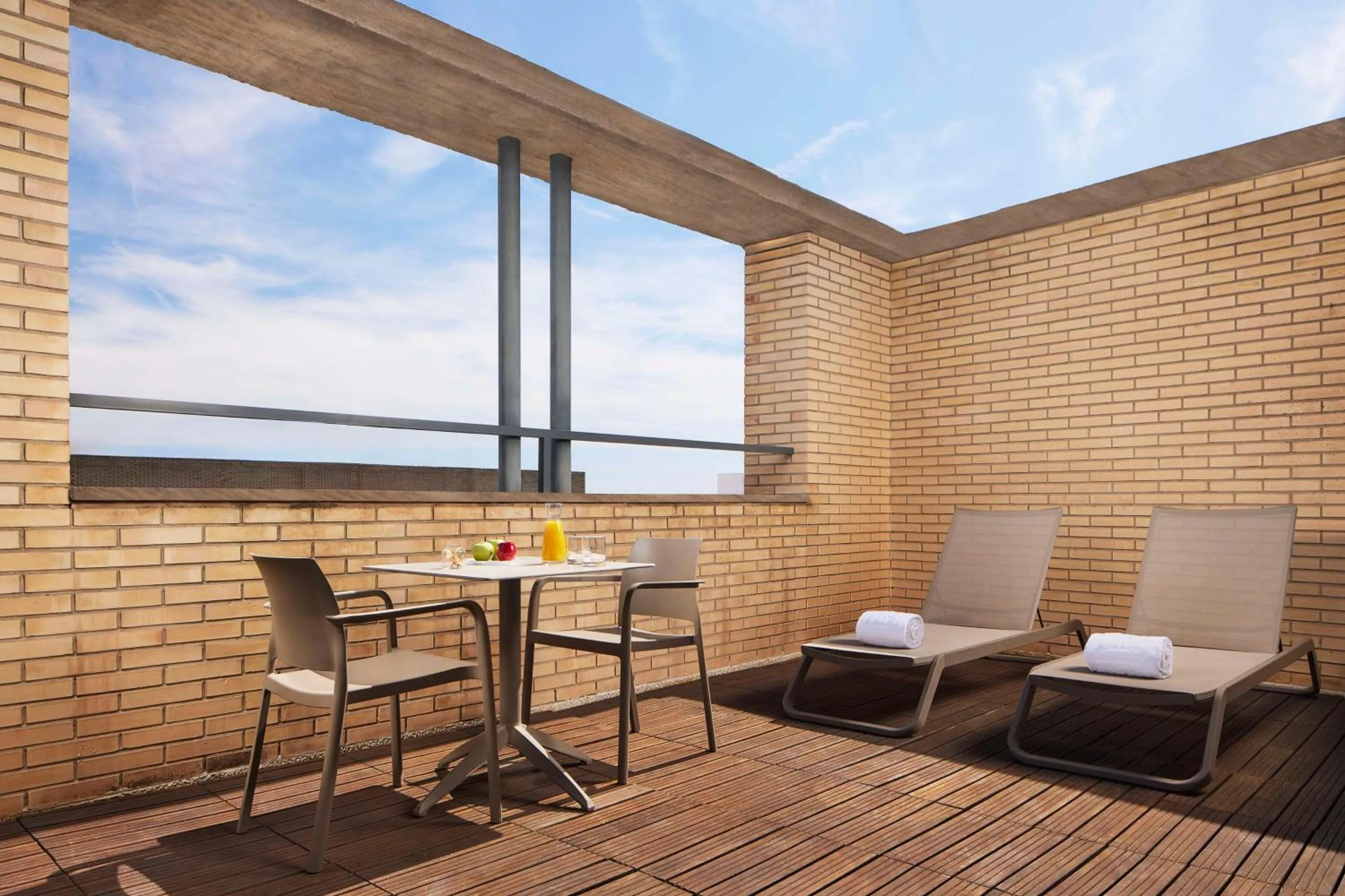 Property building in iStay by NH Ciudad de Valencia Hotel