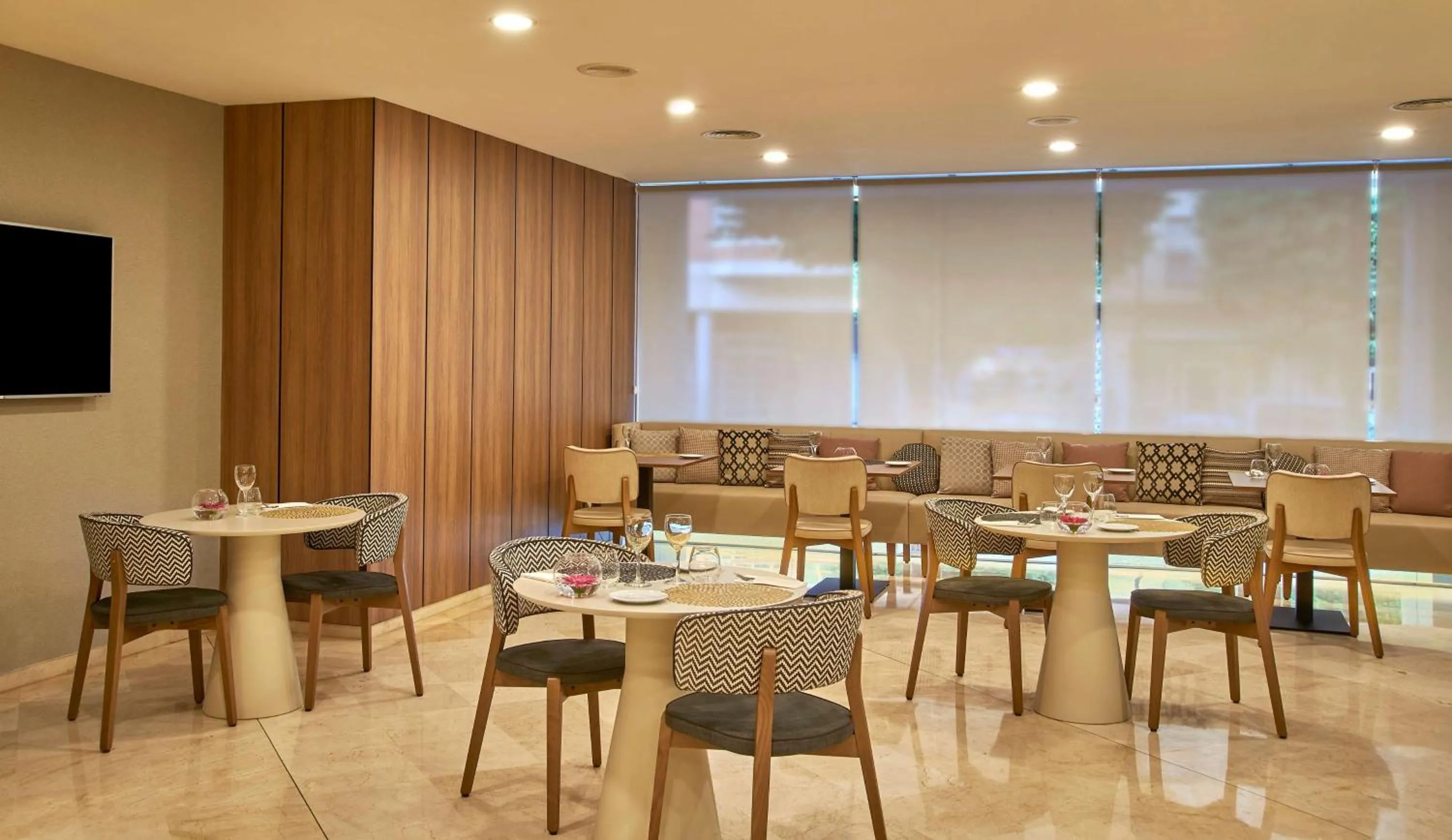 Restaurant/places to eat in iStay by NH Ciudad de Valencia Hotel