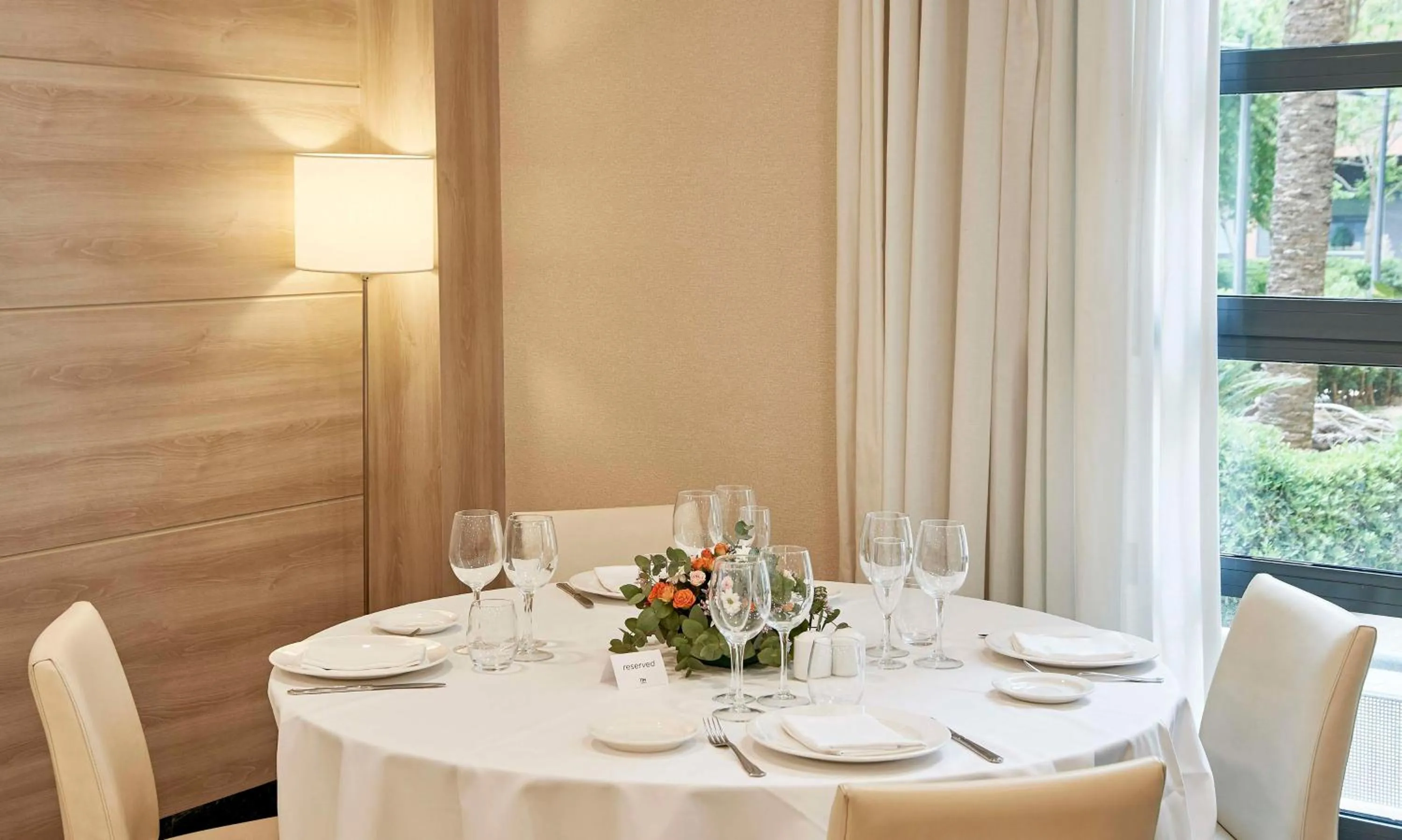 Restaurant/places to eat in NH Valencia Las Artes