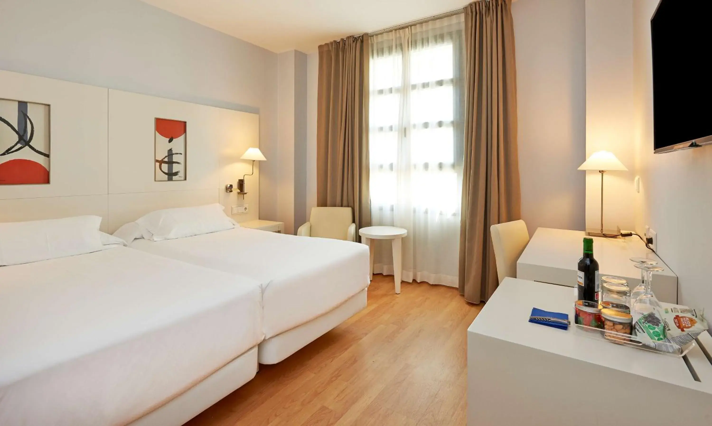 Standard Double or Twin Room in NH Valencia Las Artes Standard Double or Twin Room in NH Valencia Las Artes