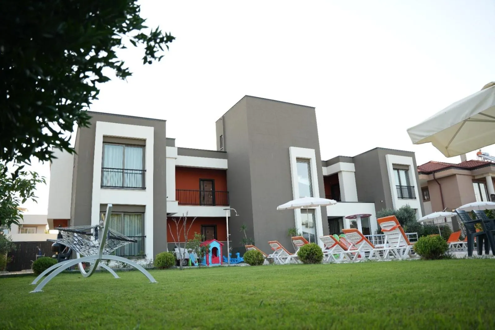 Property building in Eva Apart Kemer