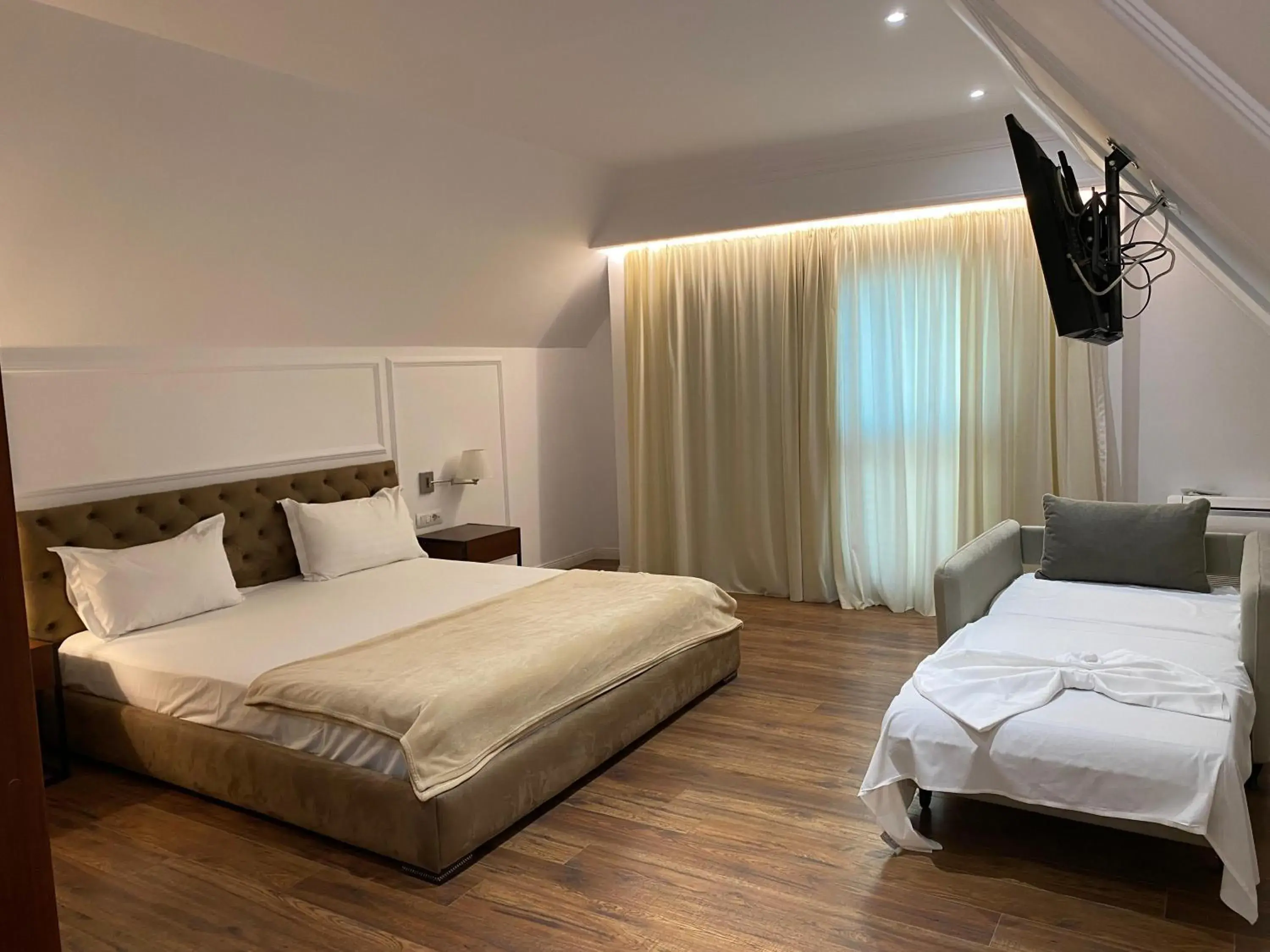Double Room with Extra Bed in Hotel Vila Zeus Double Room with Extra Bed in Hotel Vila Zeus