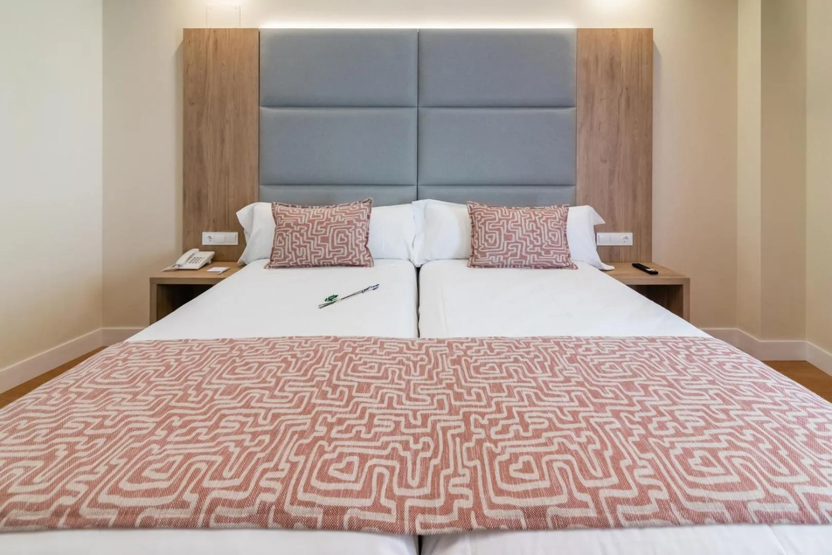 Photo of the whole room, Bed in Hotel Selu