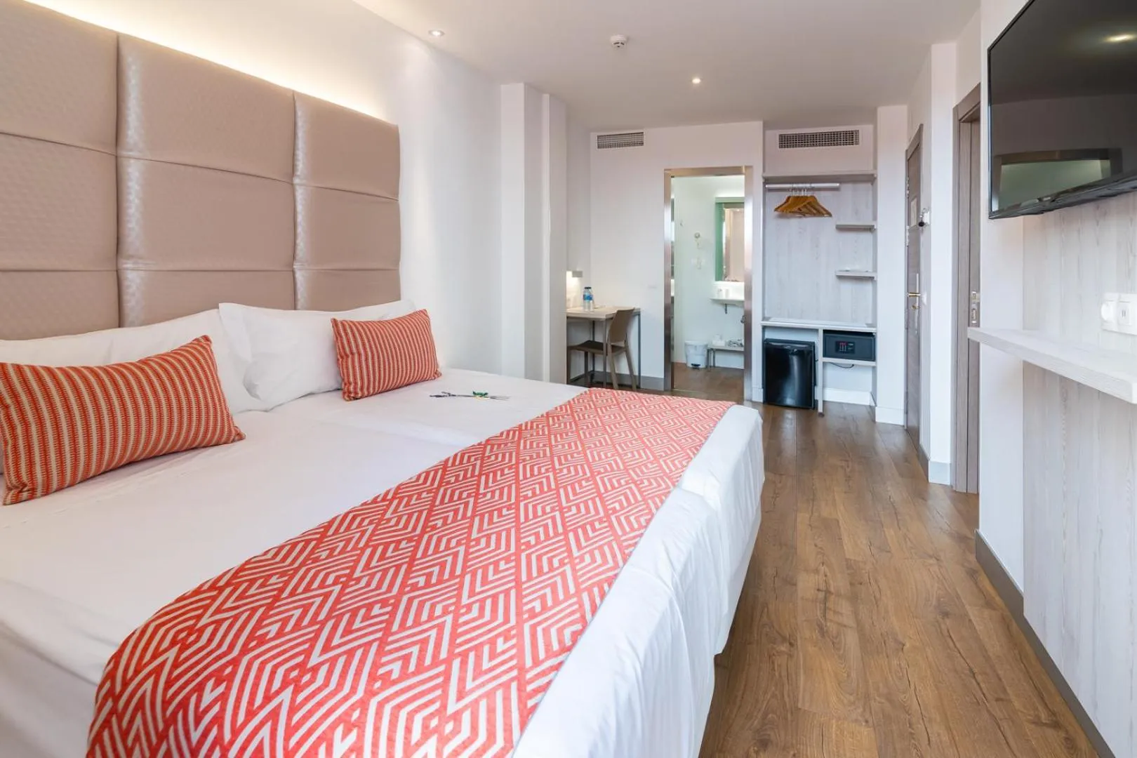 Photo of the whole room, Bed in Hotel Selu