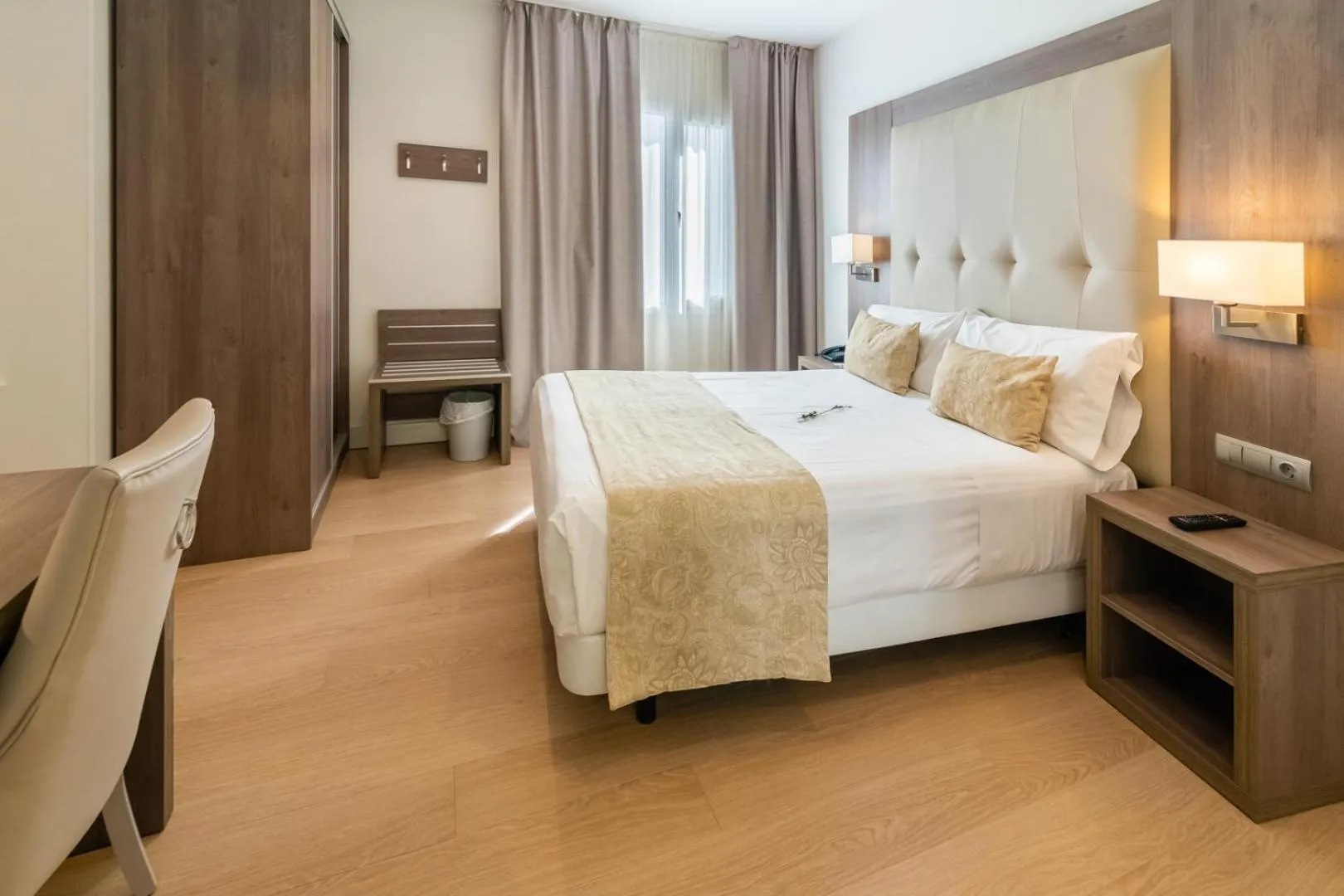 Photo of the whole room, Bed in Hotel Selu