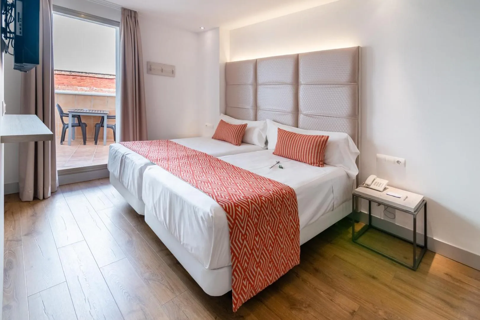 Photo of the whole room, Bed in Hotel Selu