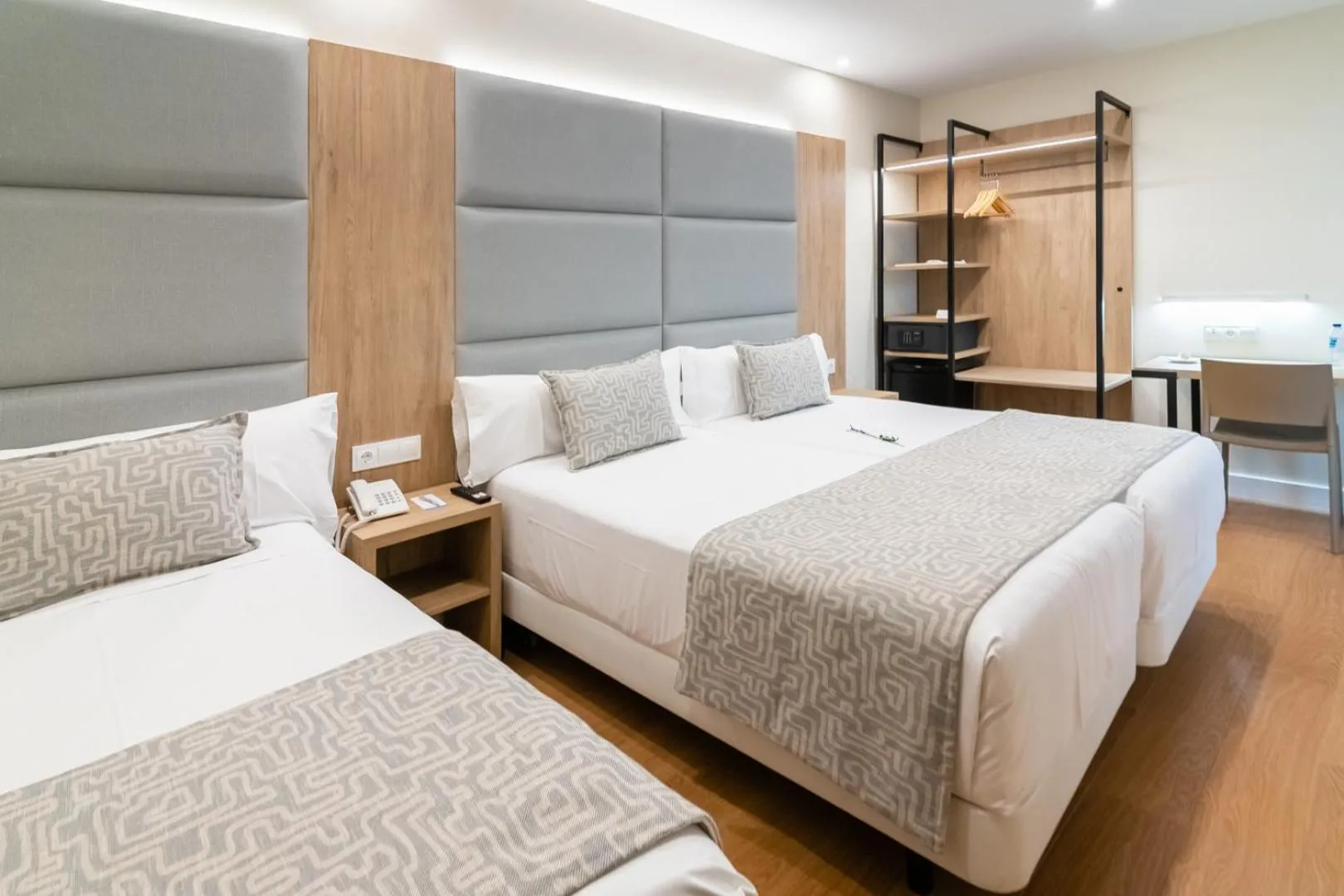 Bedroom, Bed in Hotel Selu